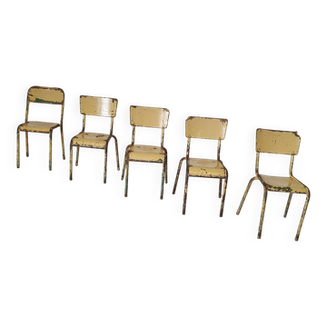 Anciennes chaises d'école empilables des années 1950
