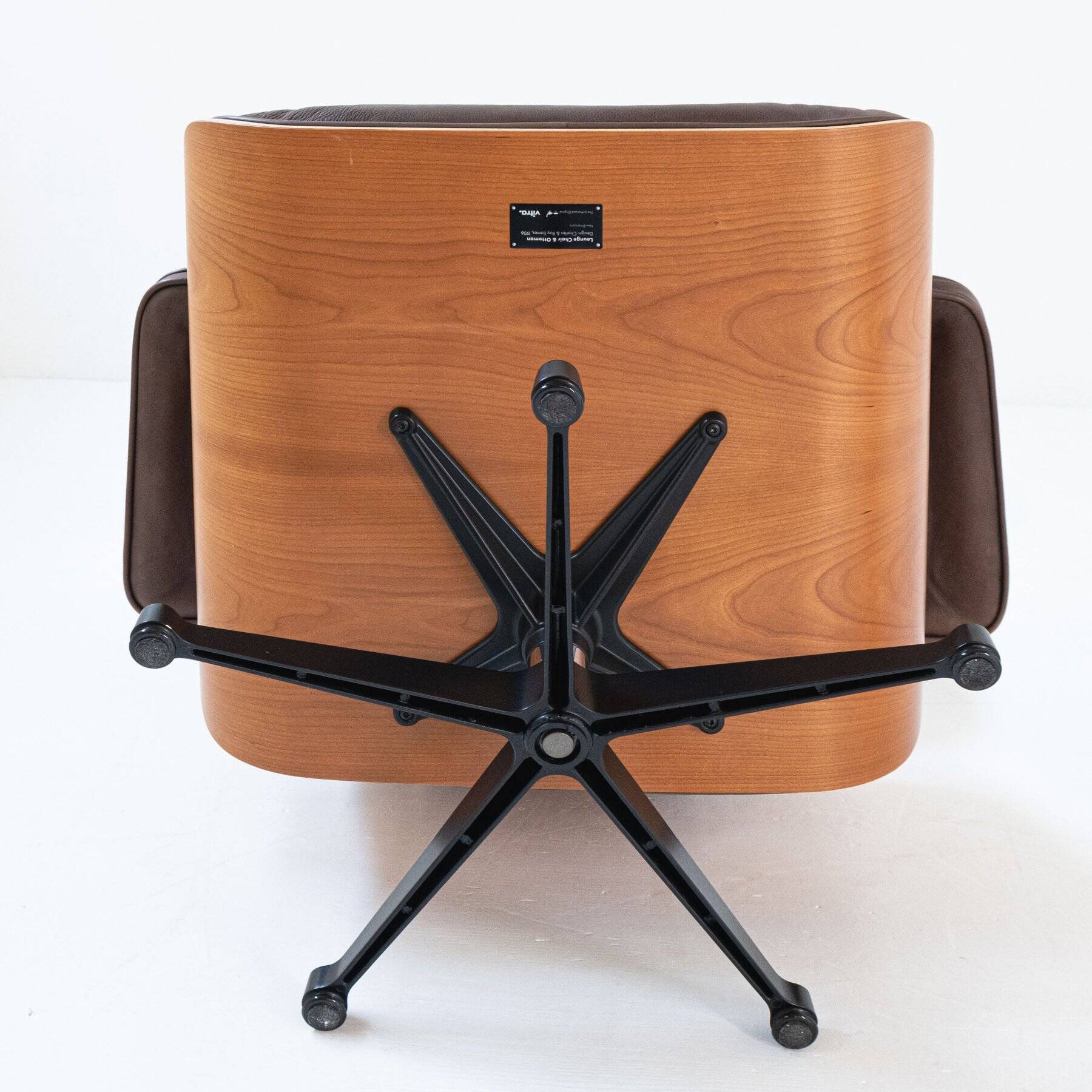 Vitra Eames Lounge Chair & Ottoman – American Cherry