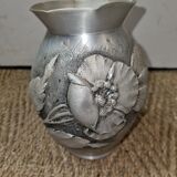 Vase Barte, étain repoussé vers 1900