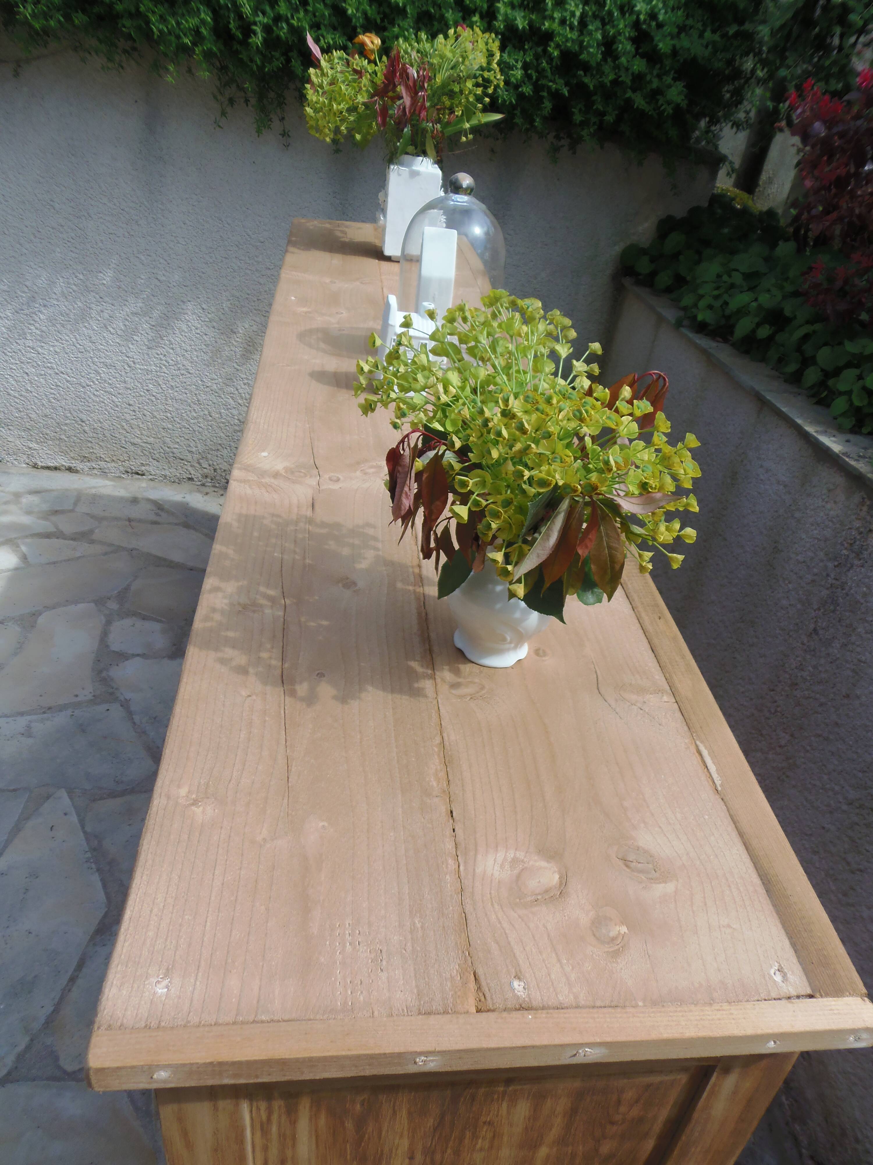 Raw wood craft furniture, pearl gray interior.