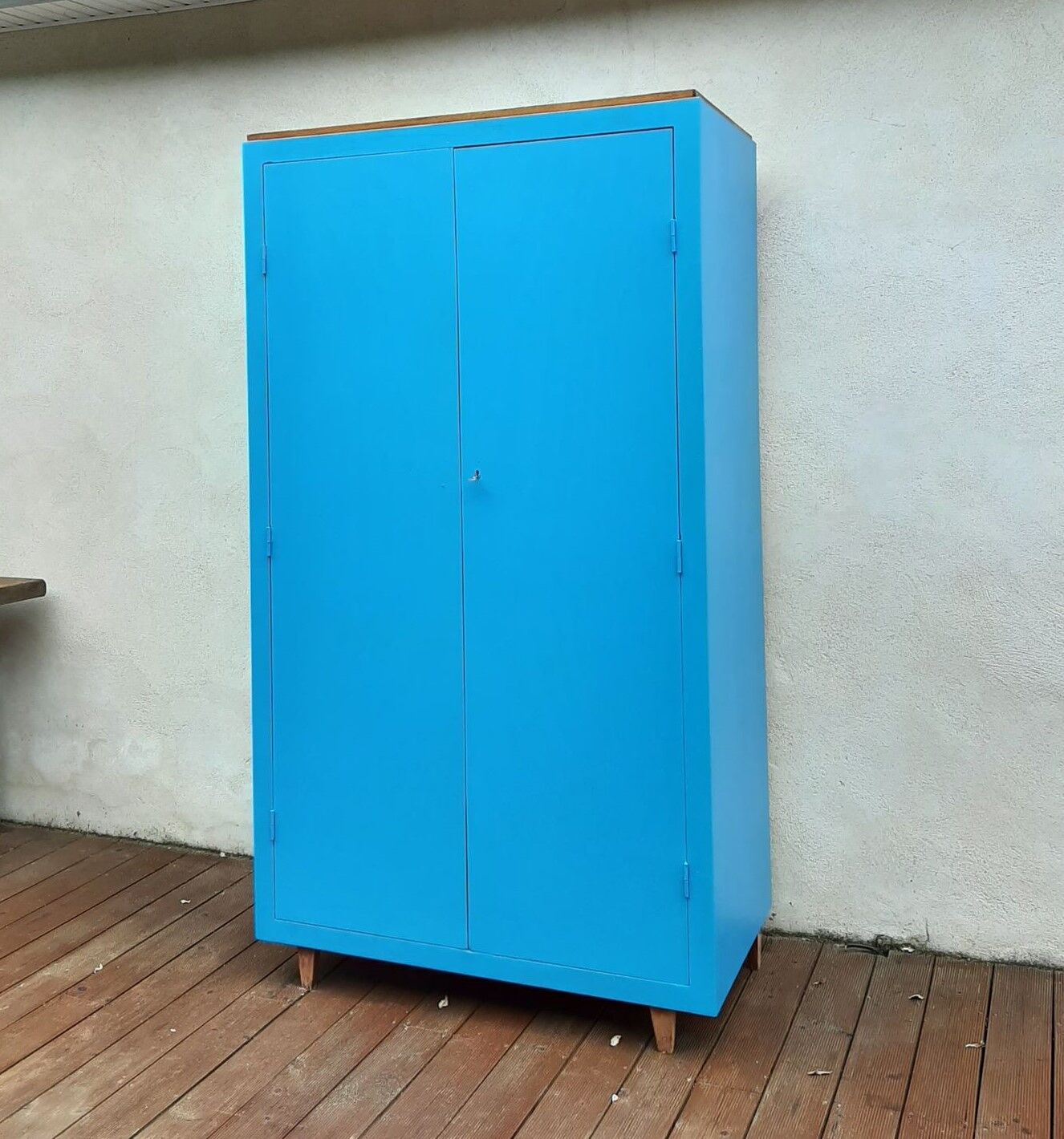 Compass foot cabinet