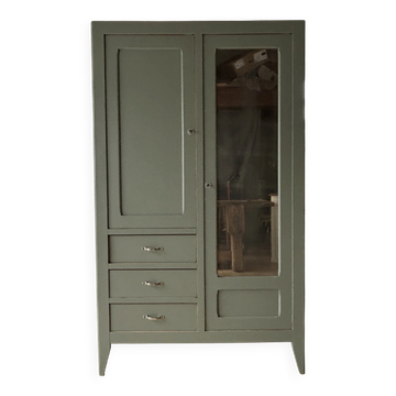 Armoire parisienne 