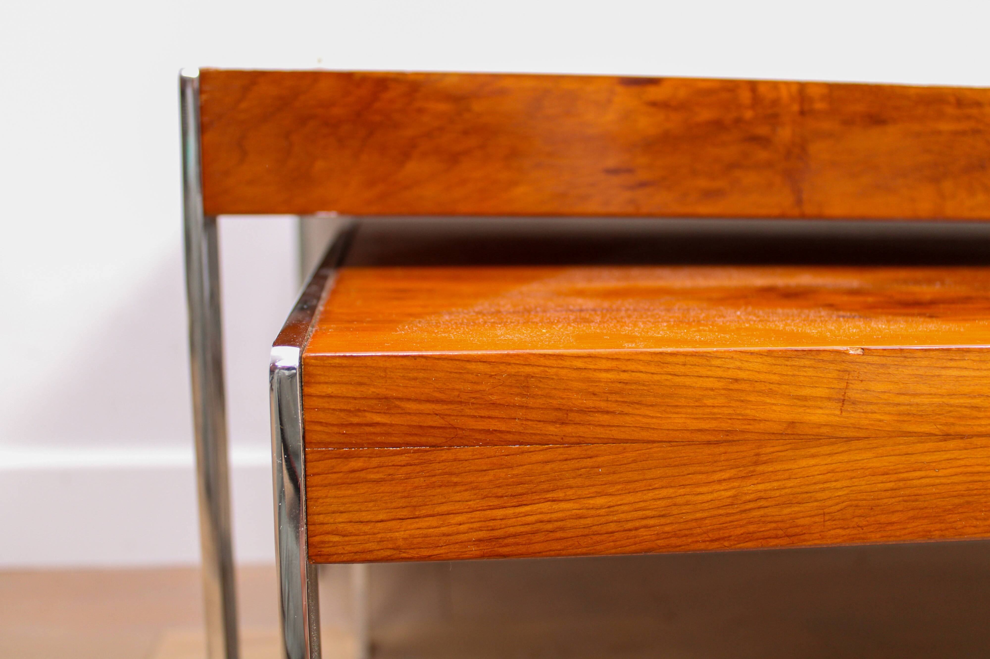 Un ensemble de tables de café gigognes vintage de milieu de siècle de Merrow Associates - If.