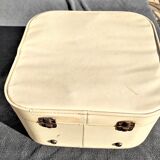 WHITE SUITCASE IN VINTAGE SKAI SQUARE OF 41 CM