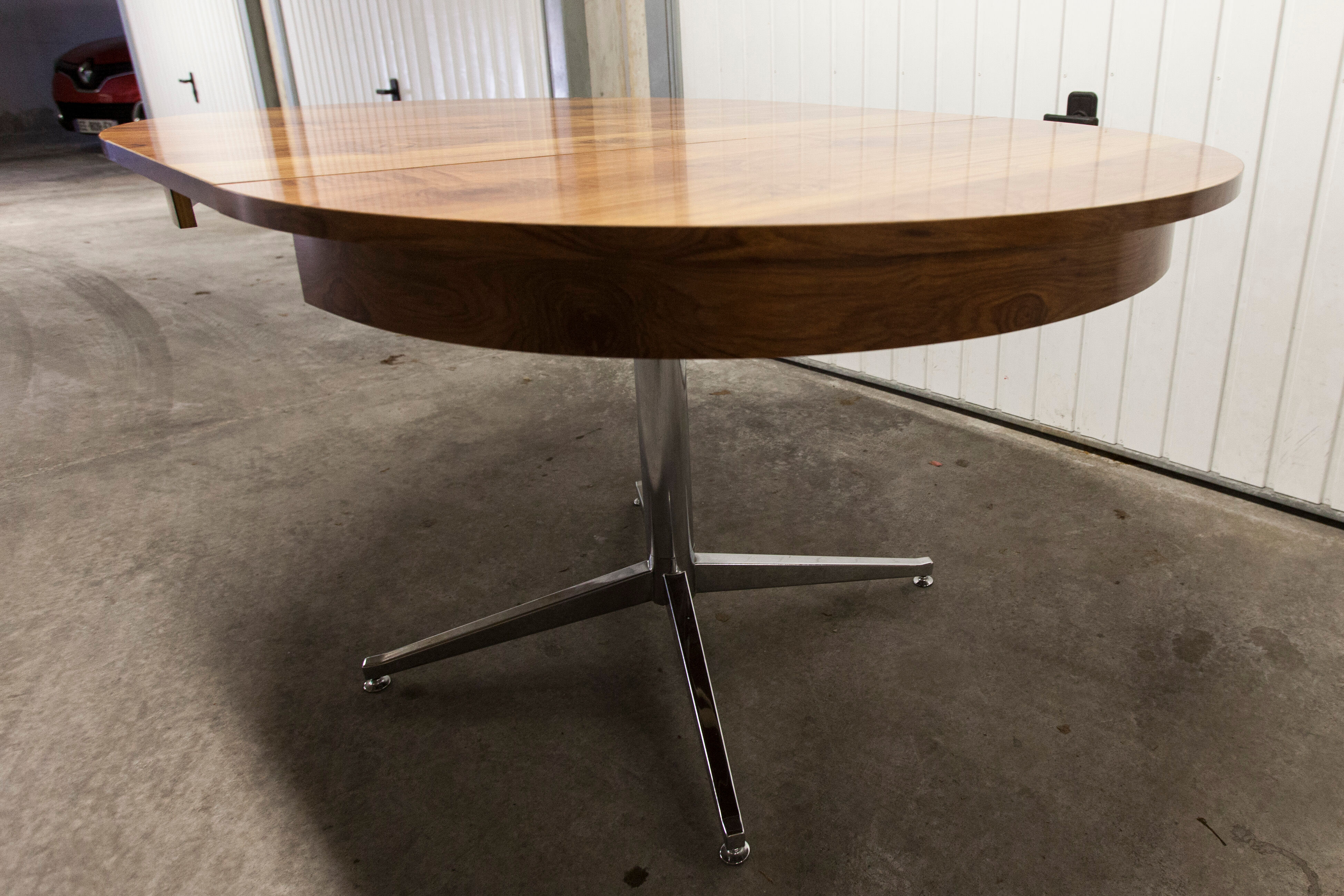 Dining table 1970 extendable formica feet cross atypical chrome