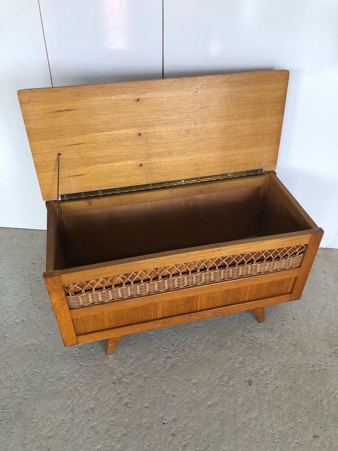 Toy chest with rattan feet retro 50