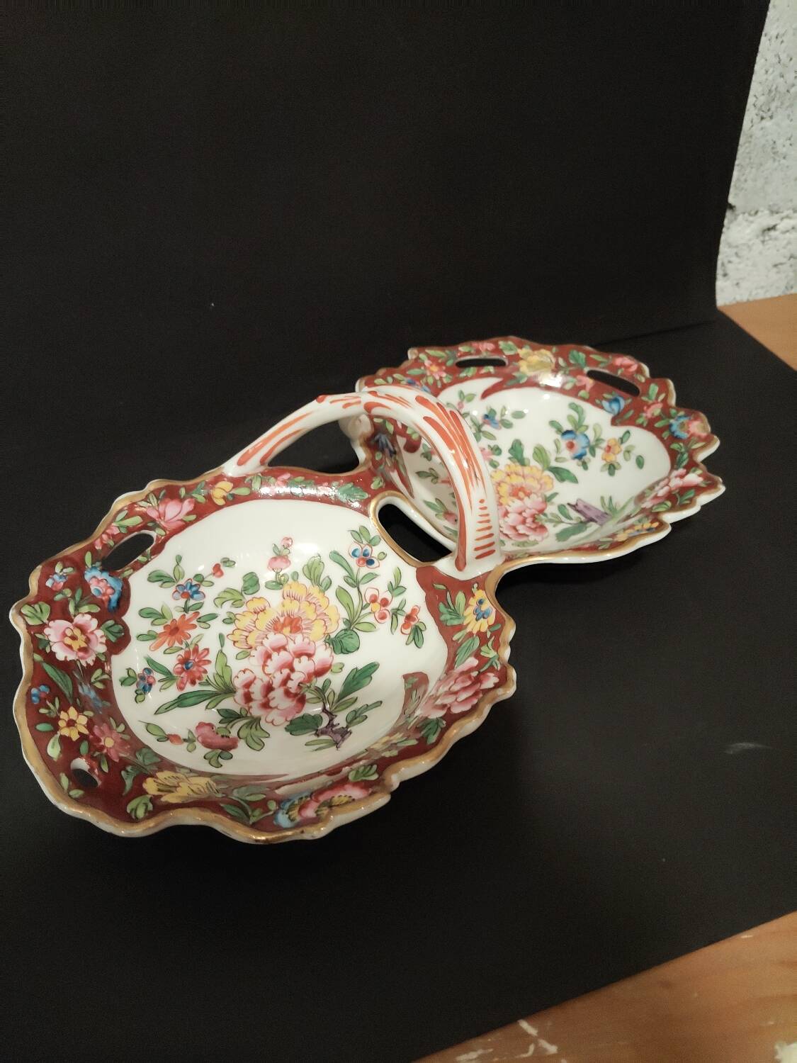 Double porcelain servant with floral decoration, polychrome and gilding – f