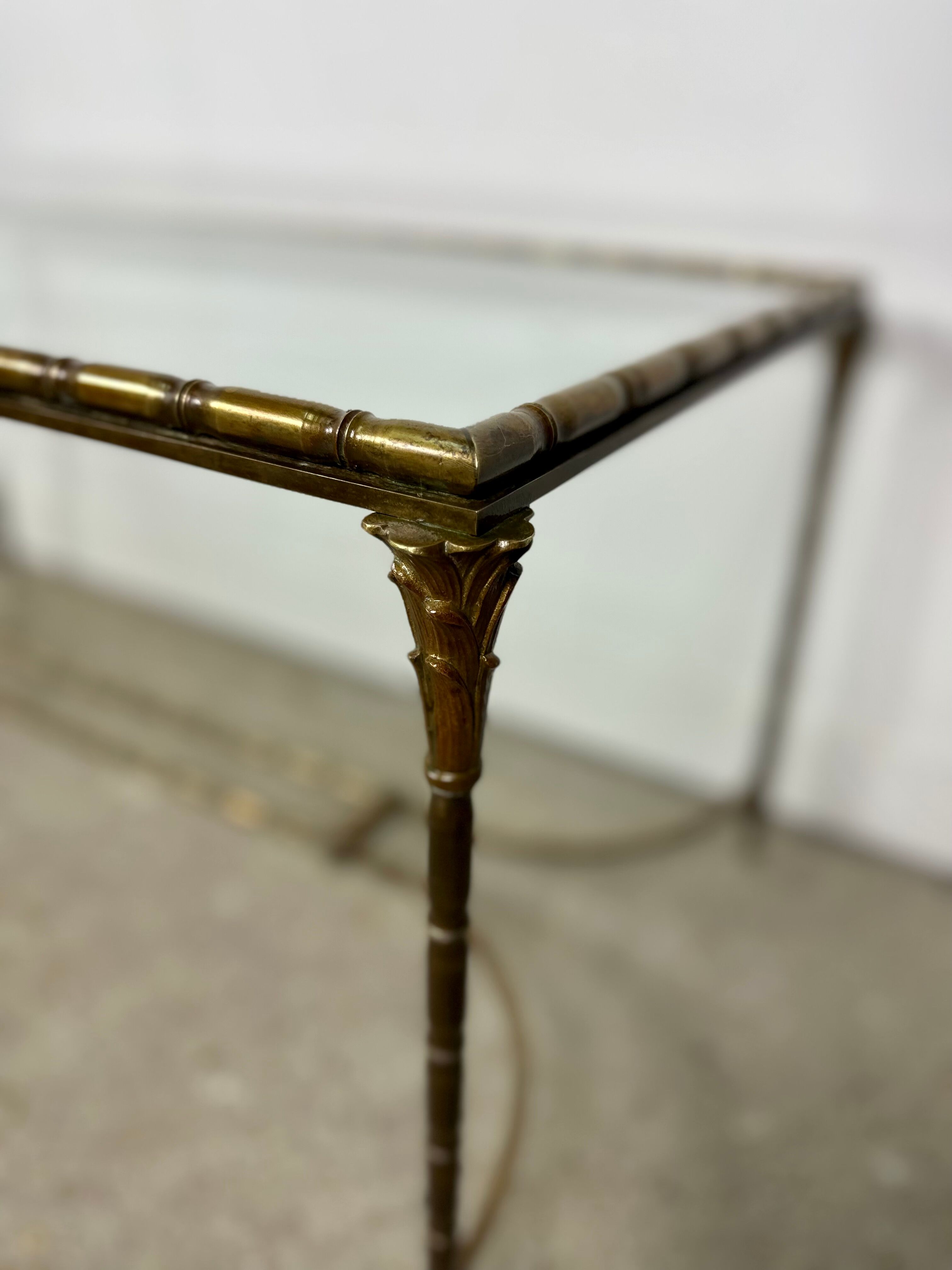 Table basse en bronze doré 1960