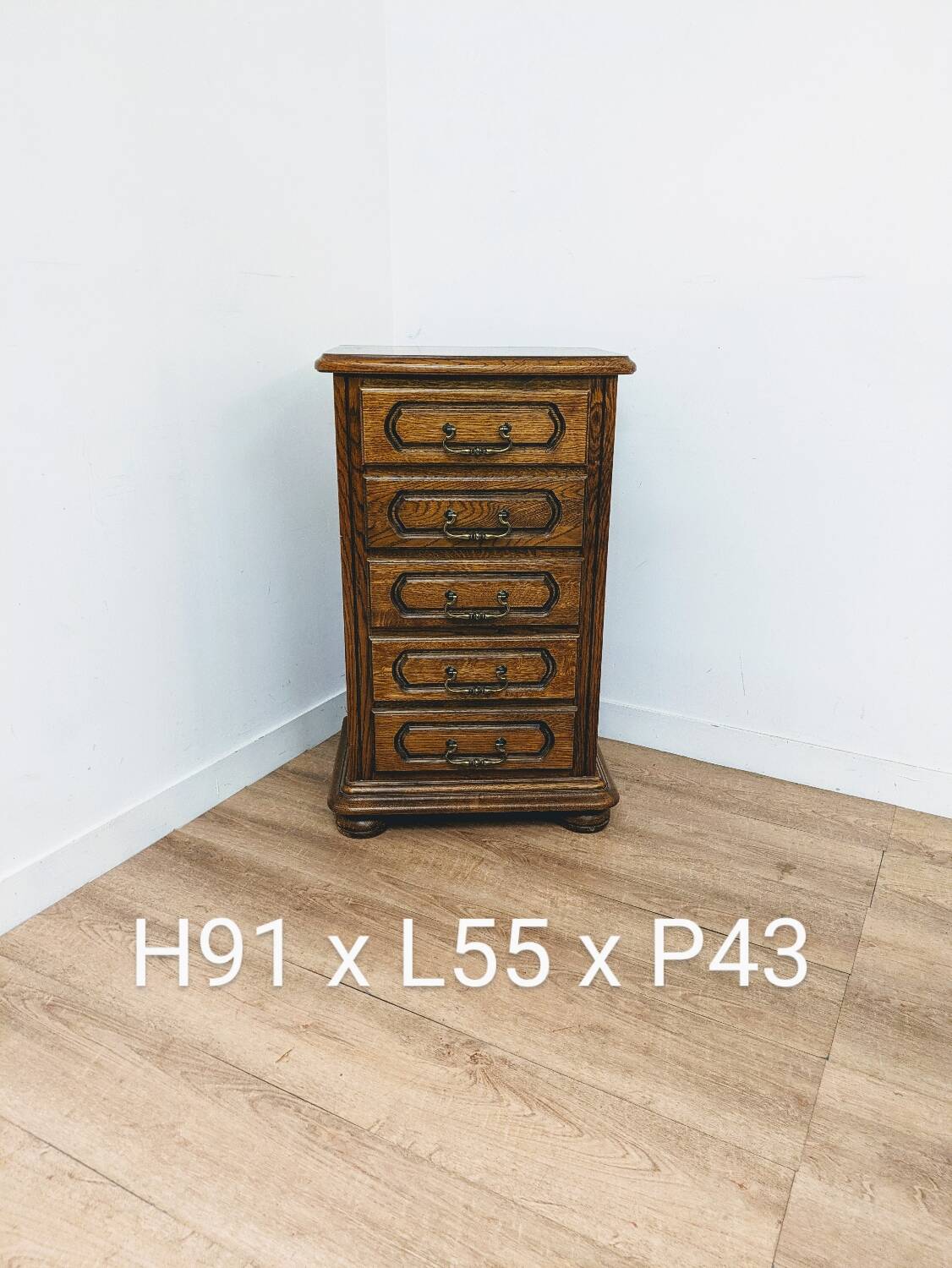 Vintage wooden chest of drawers