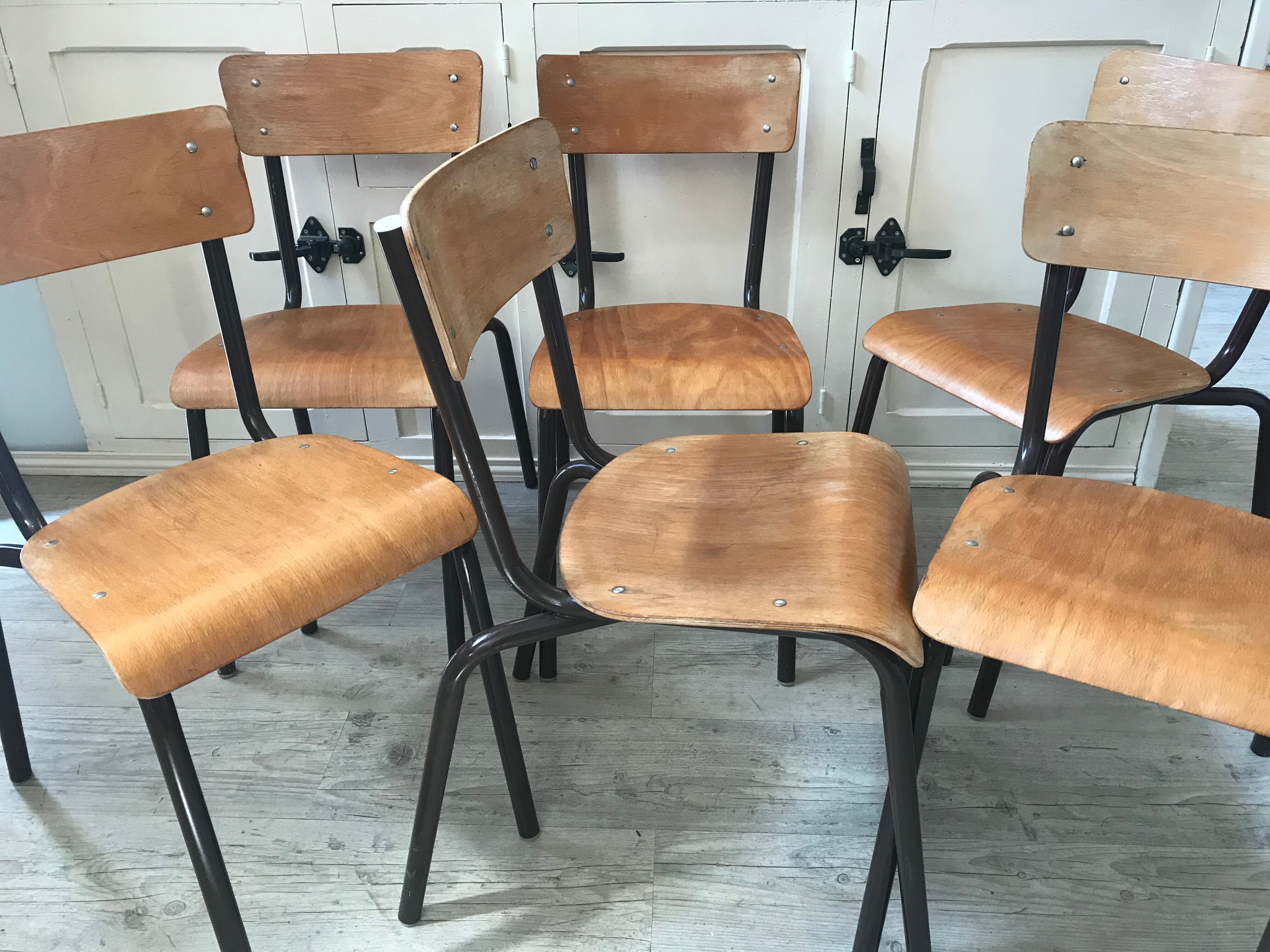 Lot of 6 vintage school chairs