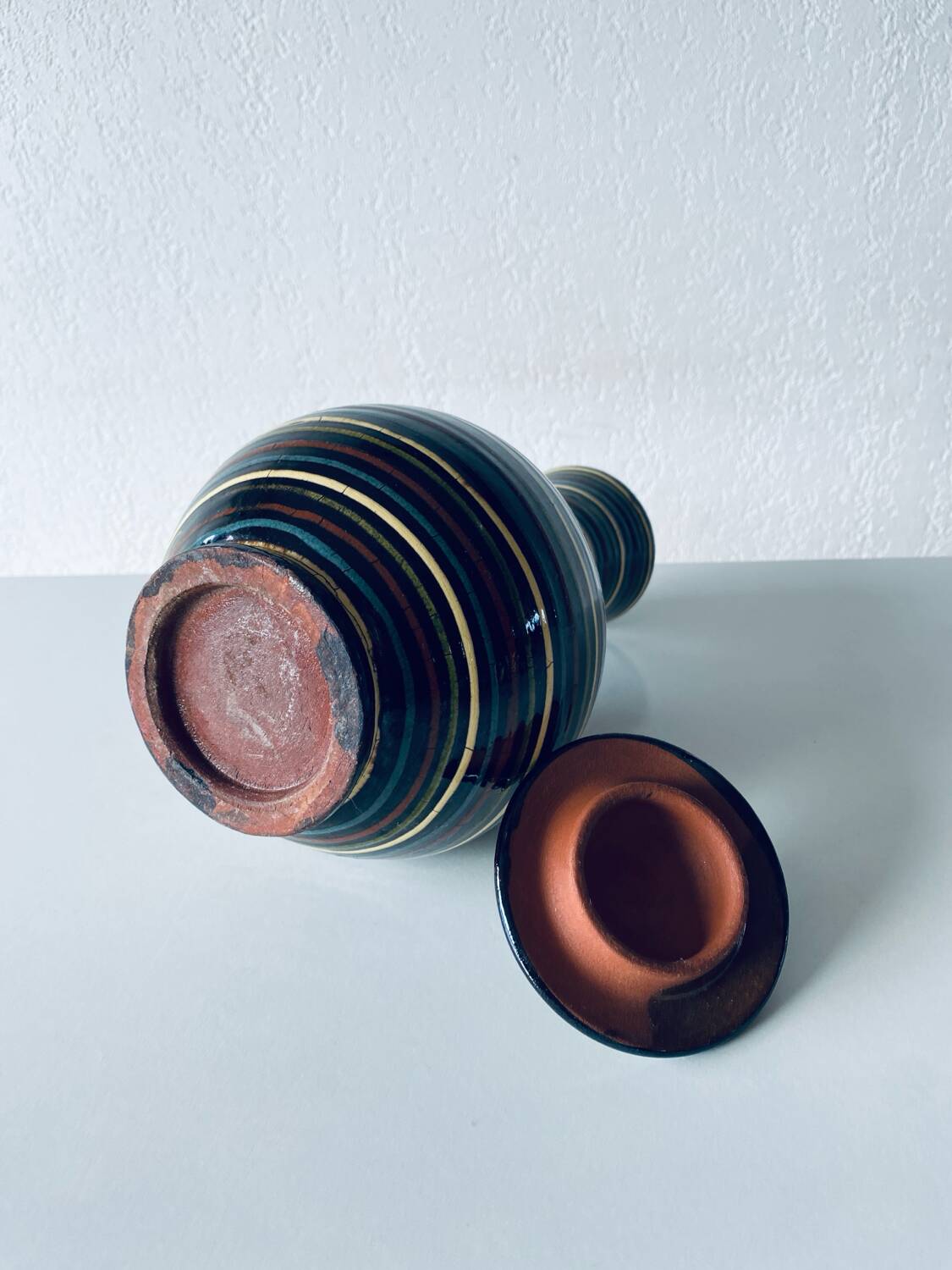 Glazed earthenware pottery