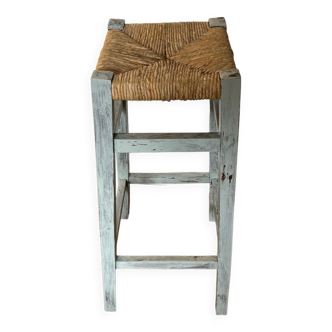 Bar stool made of straw and patinated wood