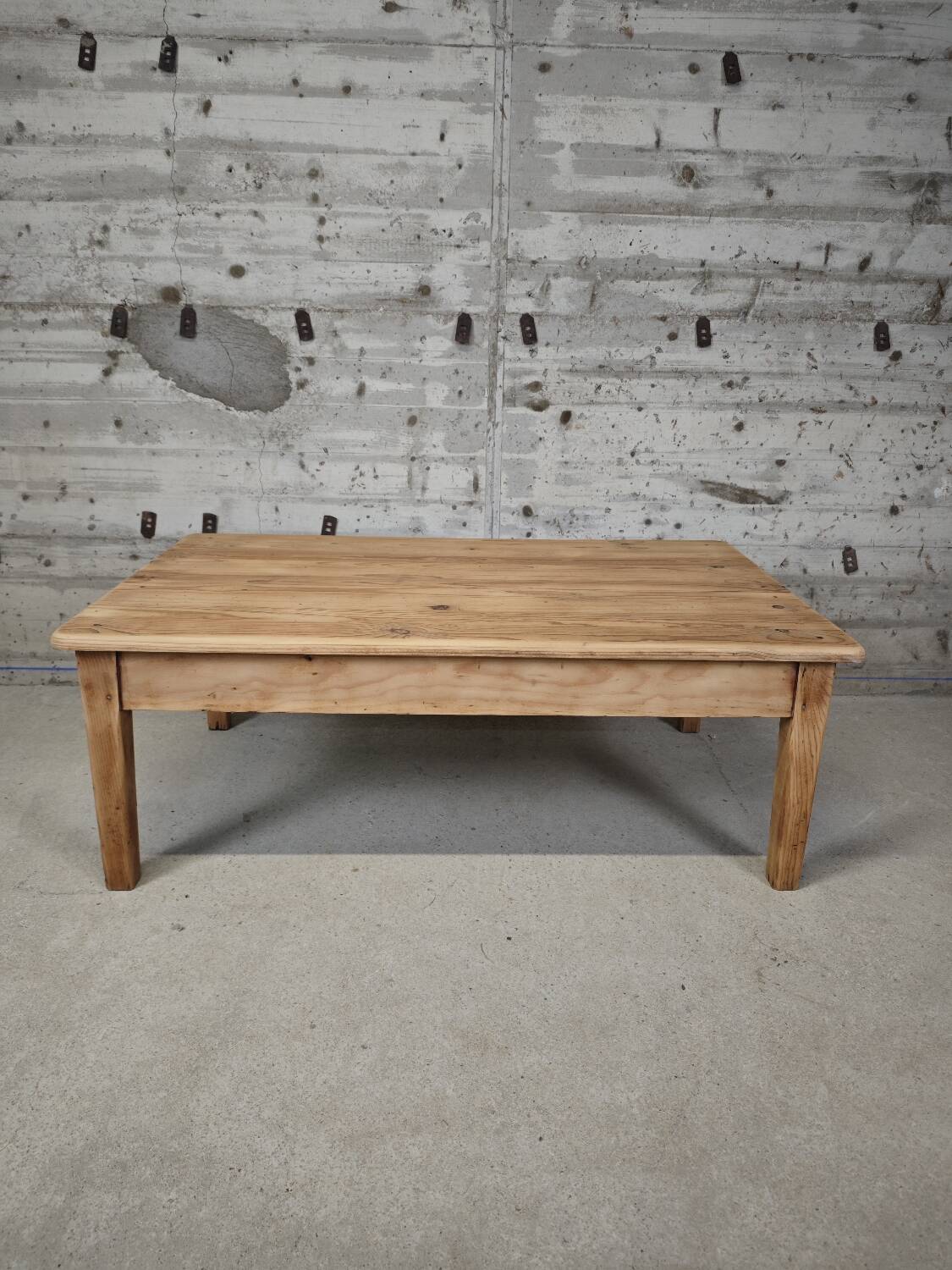 Table basse de ferme en sapin