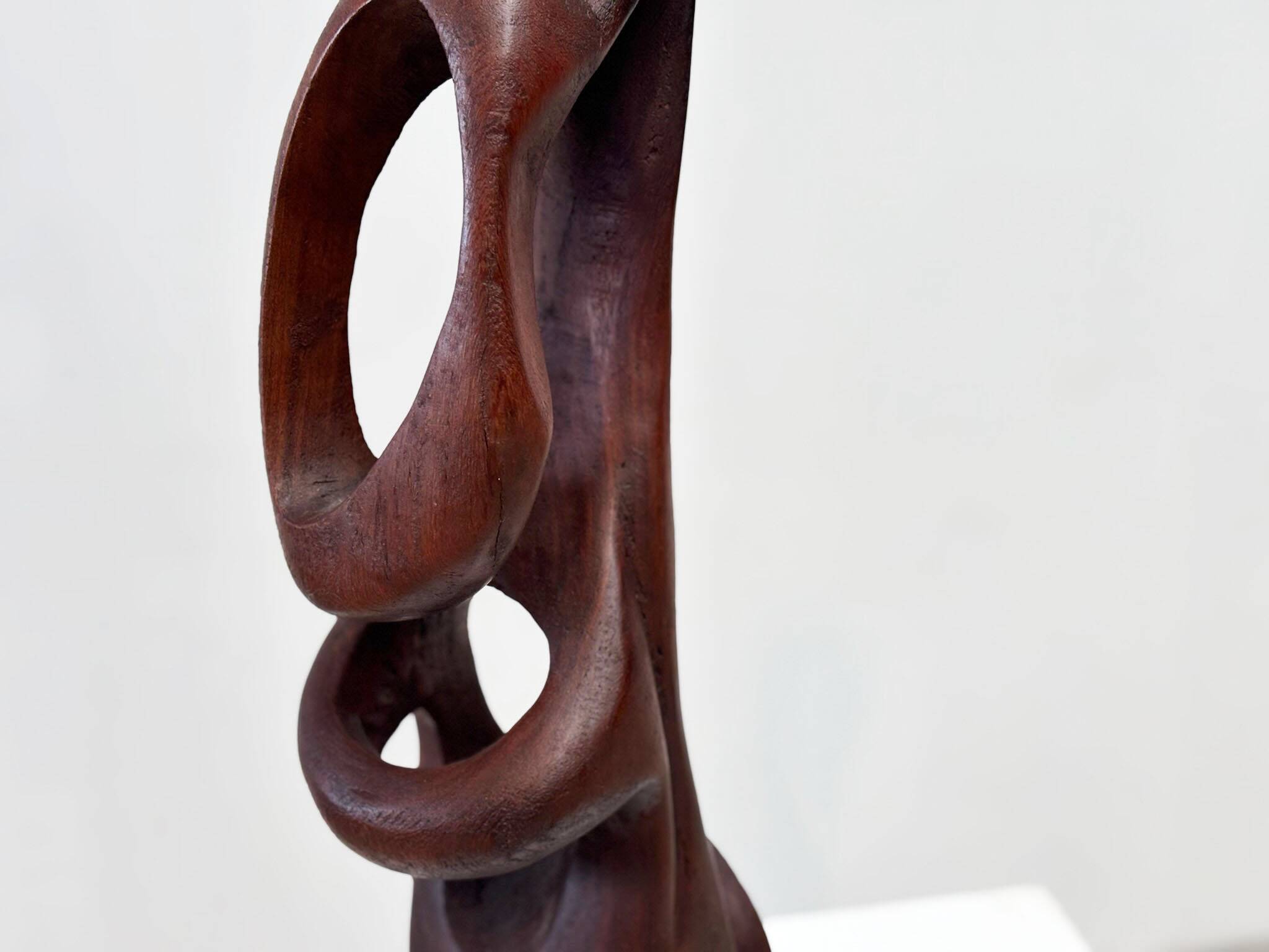 Sculpture abstraite en bois des années 1960