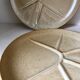 Lot 2 assiettes plates  grès village France