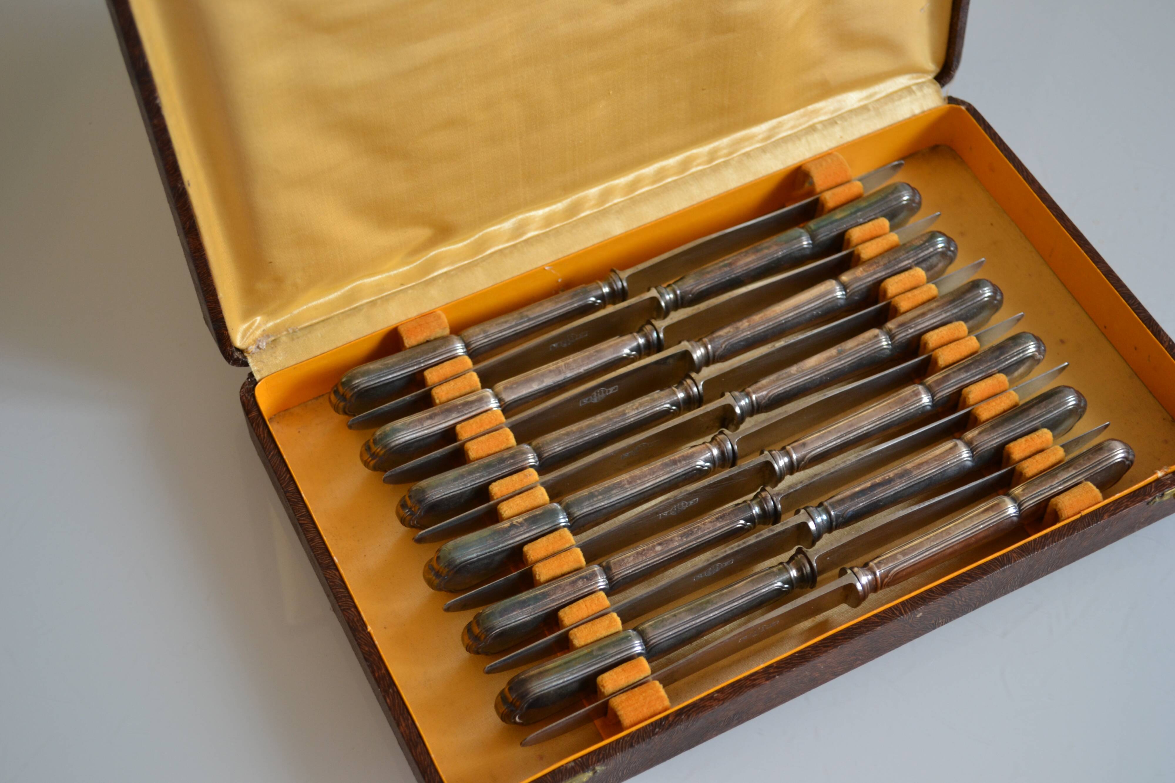 12 silver metal dessert or cheese knives