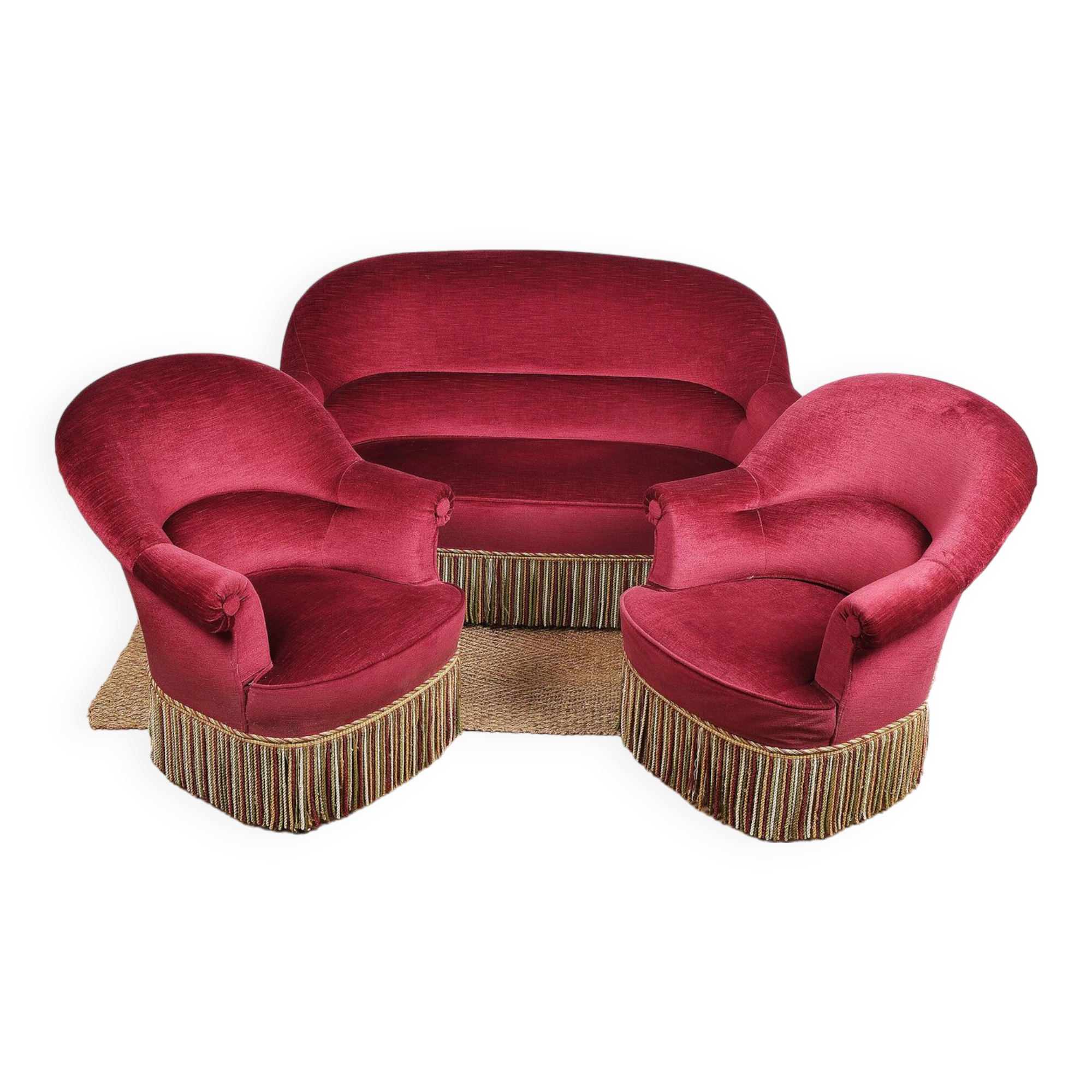 Sofa and pair of toad armchairs in red velvet.