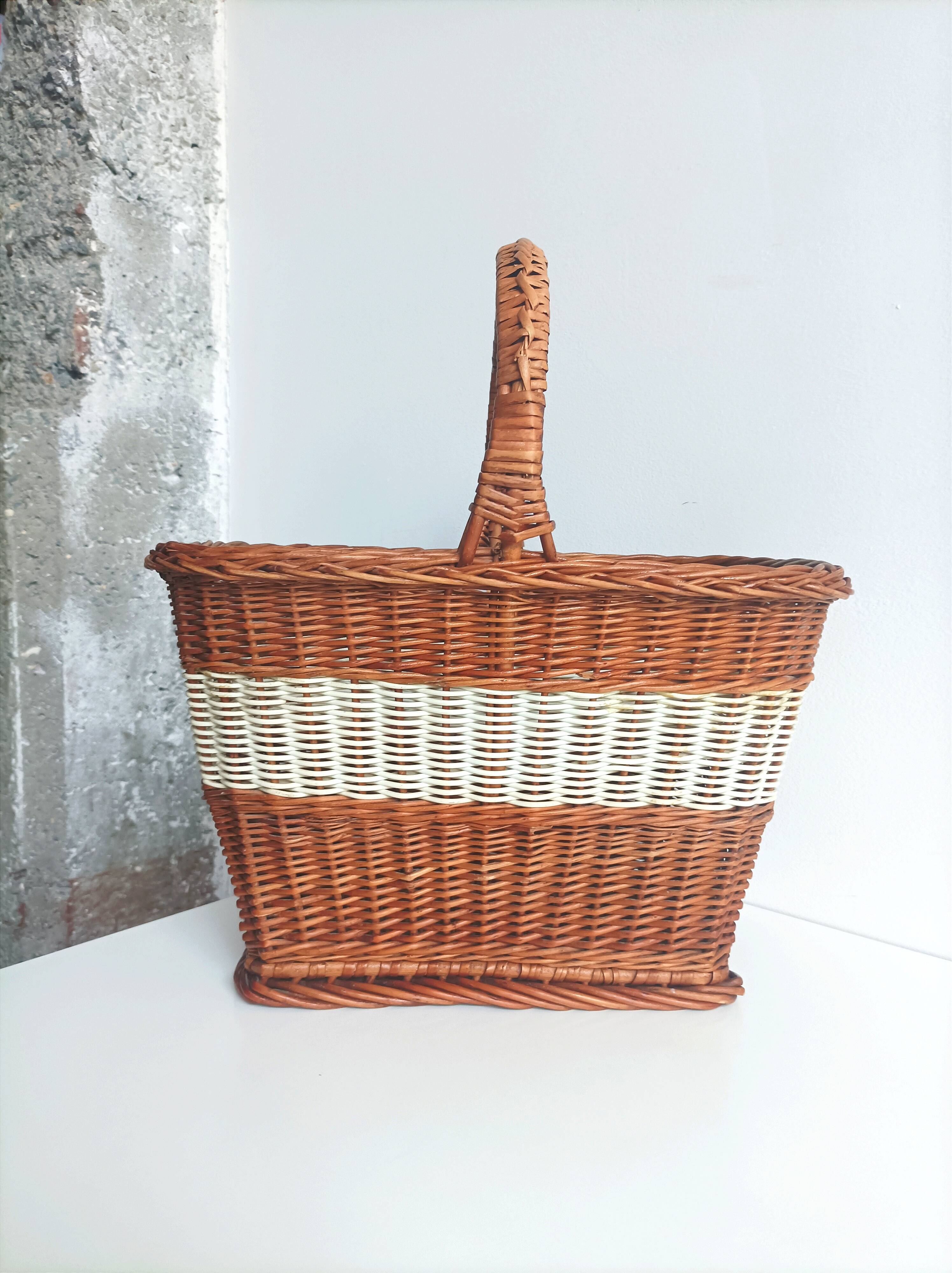 Wicker basket & woven scoubidou threads