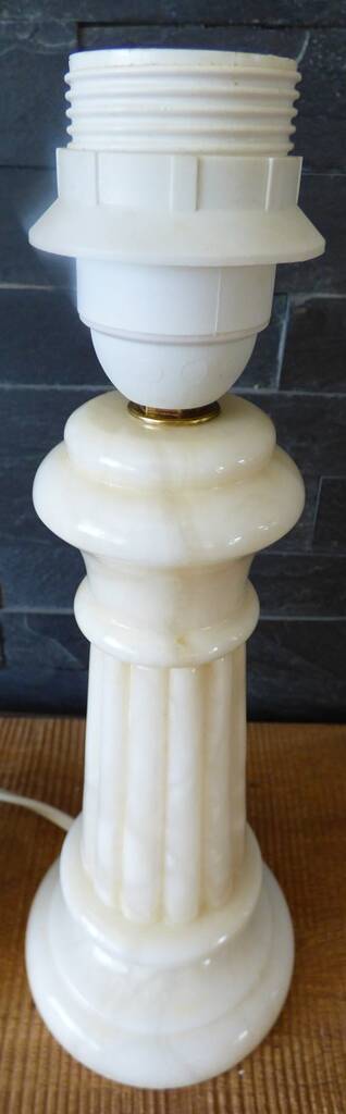 Set of 2 off-white alabaster lamp bases