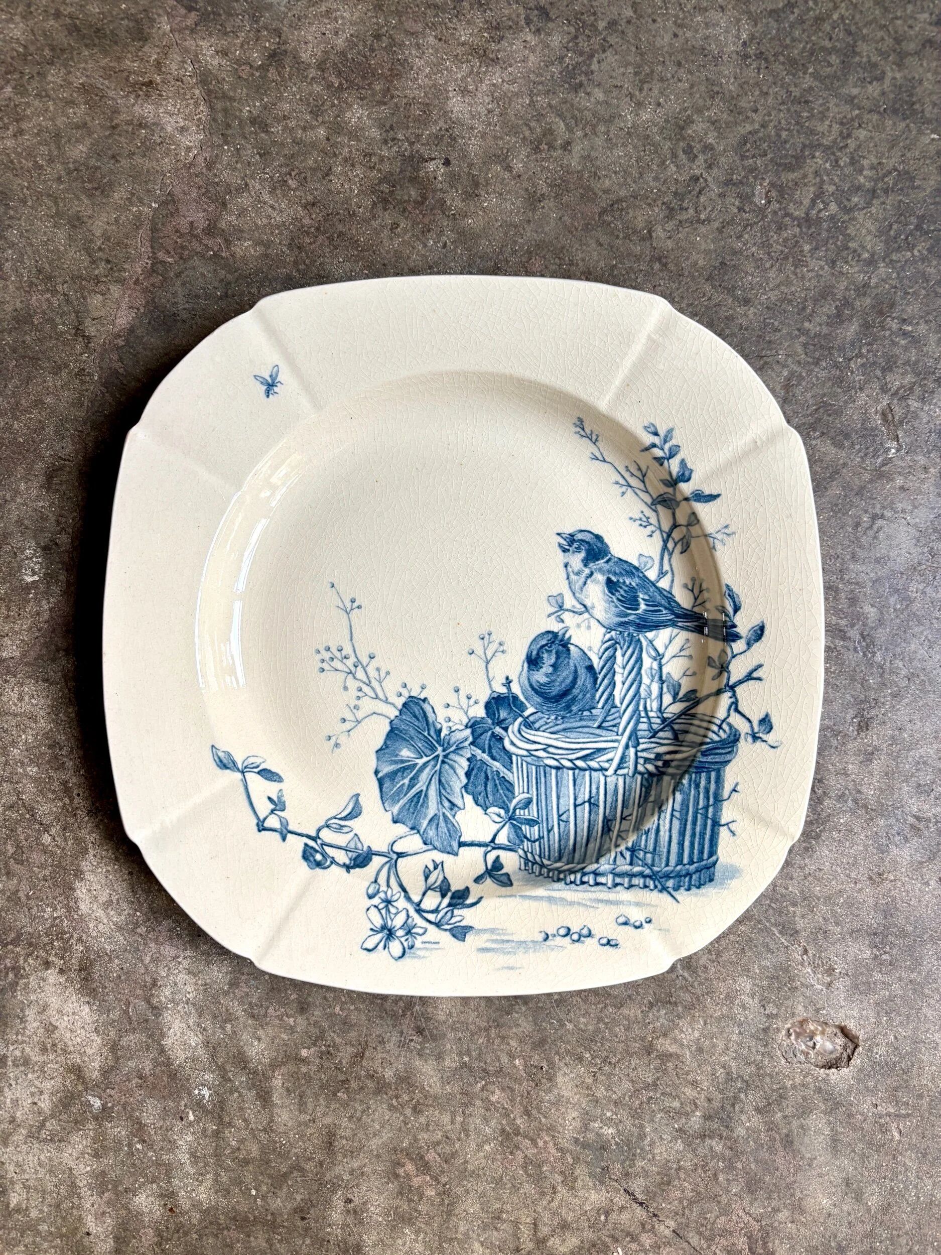 Assiette creuse Gien en terre de fer bleue, service "Oiseaux" vers 1870 n°1