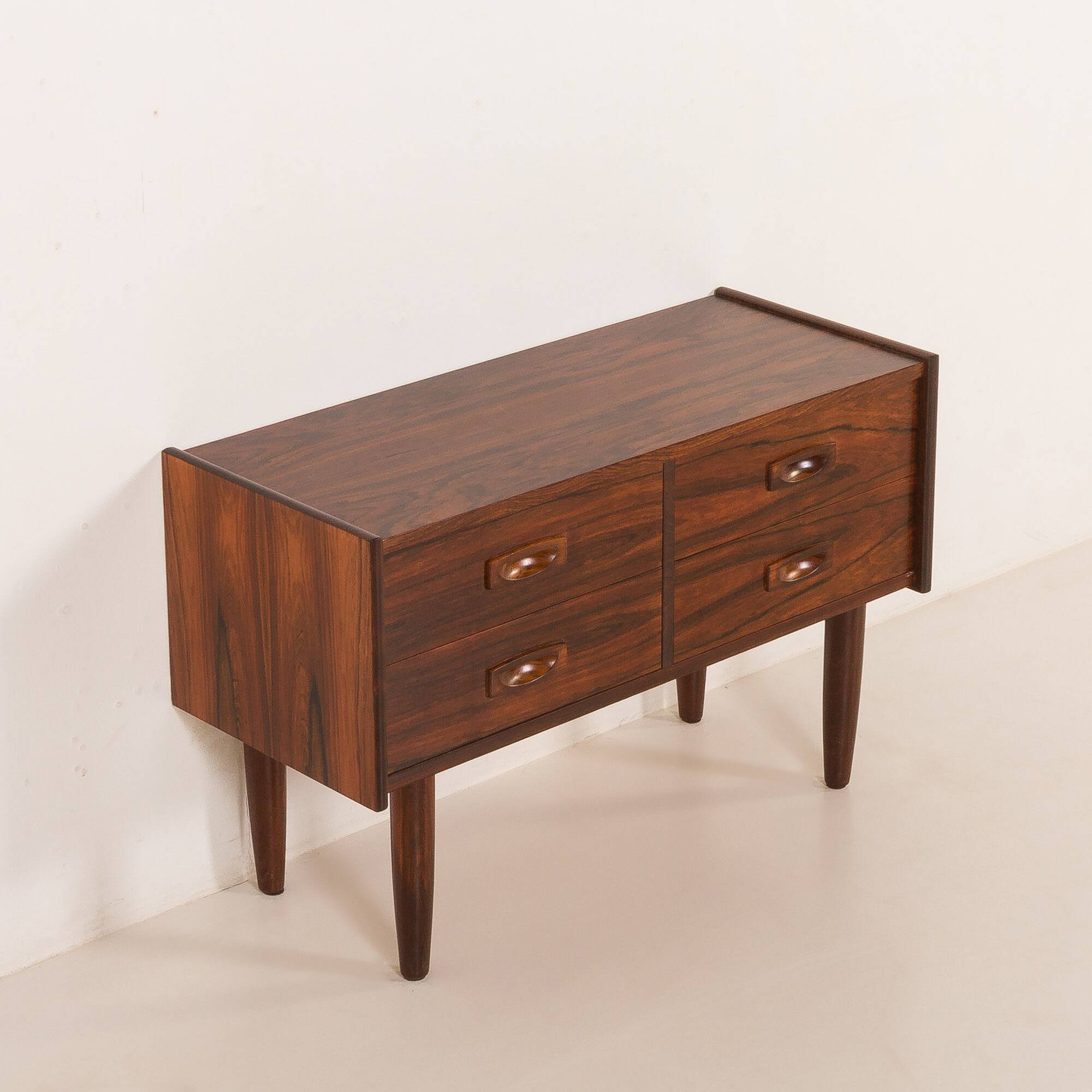 Petite commode en palissandre danois, années 1960