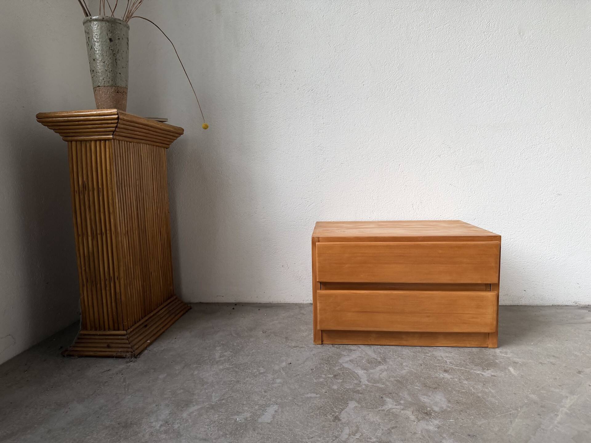 Regain bedside table in solid elm
