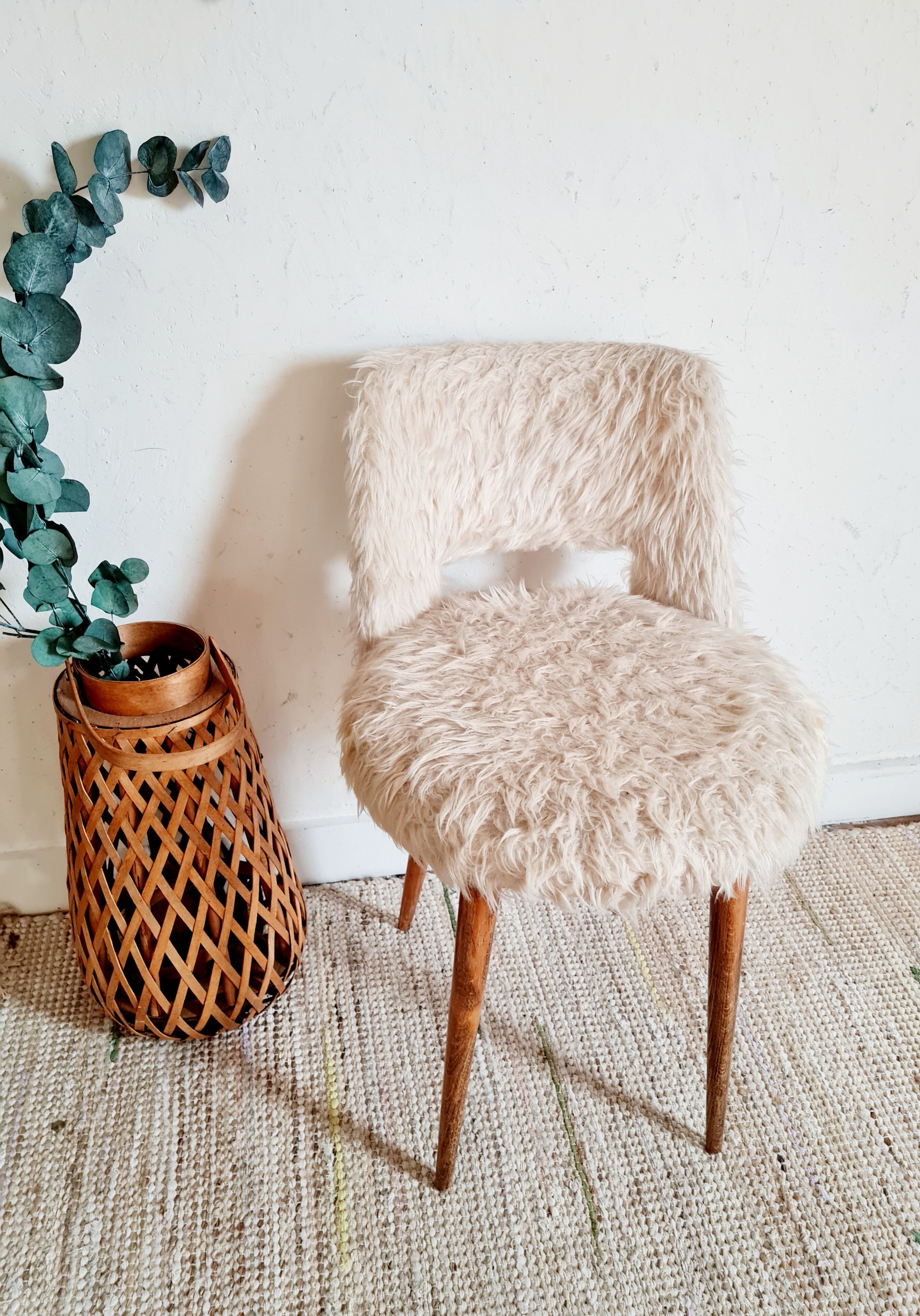 Wooden cream mouldy chair peddling spindle