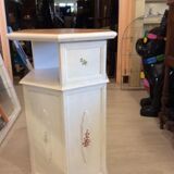 Table de chevet peinte