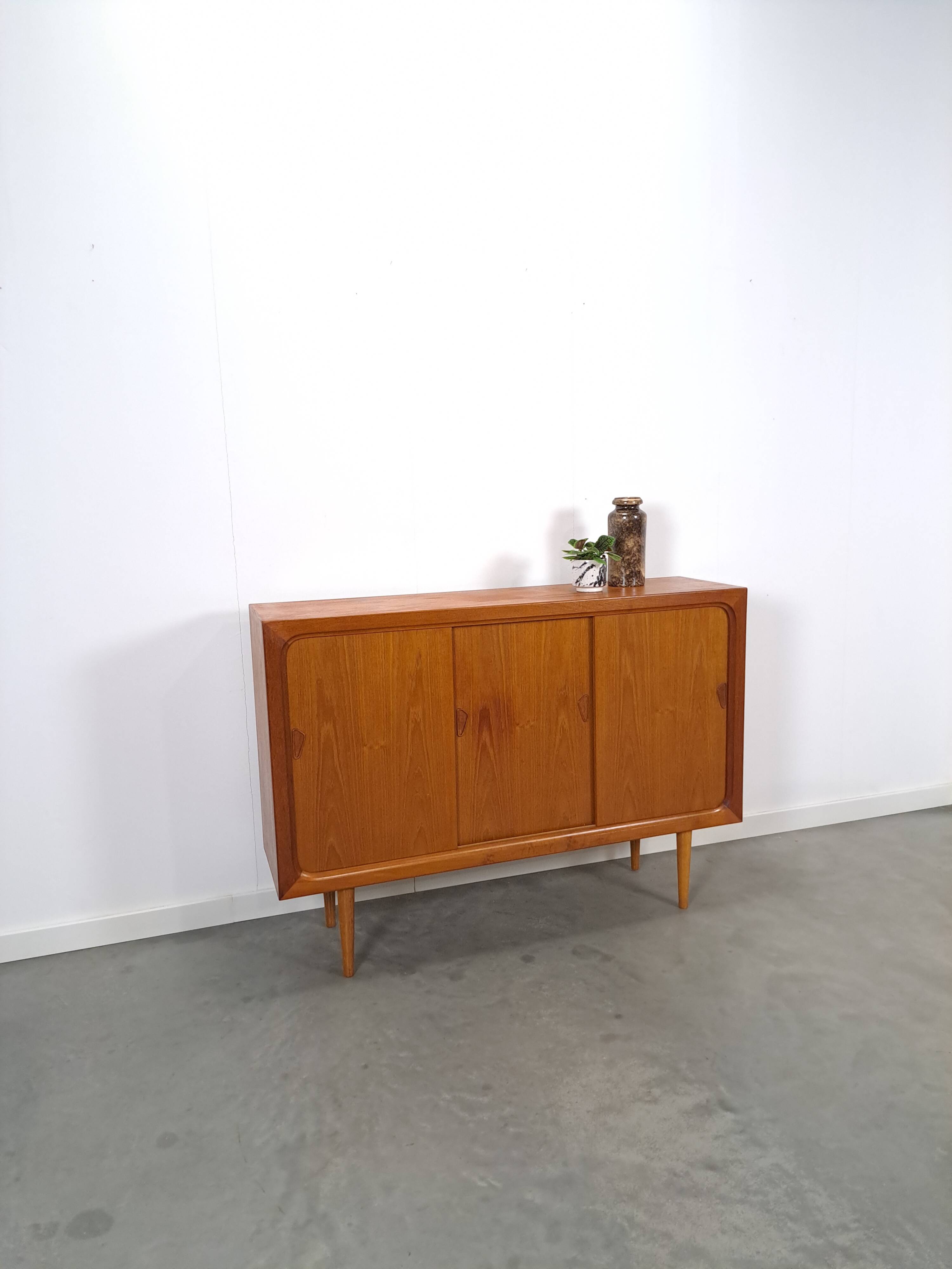 Mid Century Deens teak hoog dressoir
