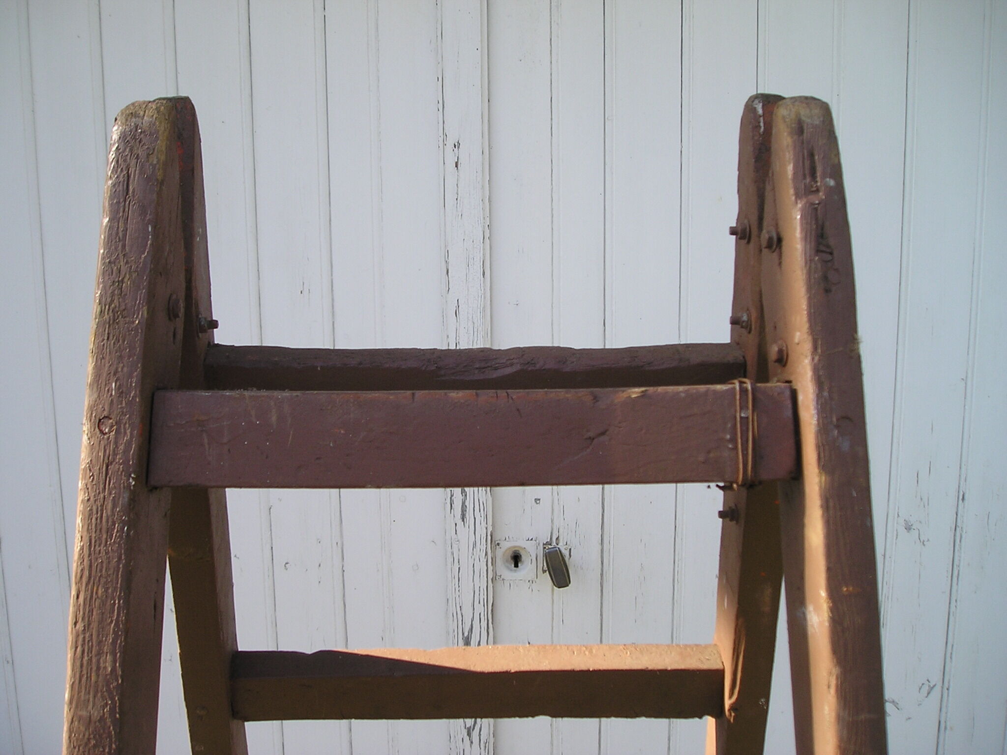 Old wooden painter's scale with 2 panels