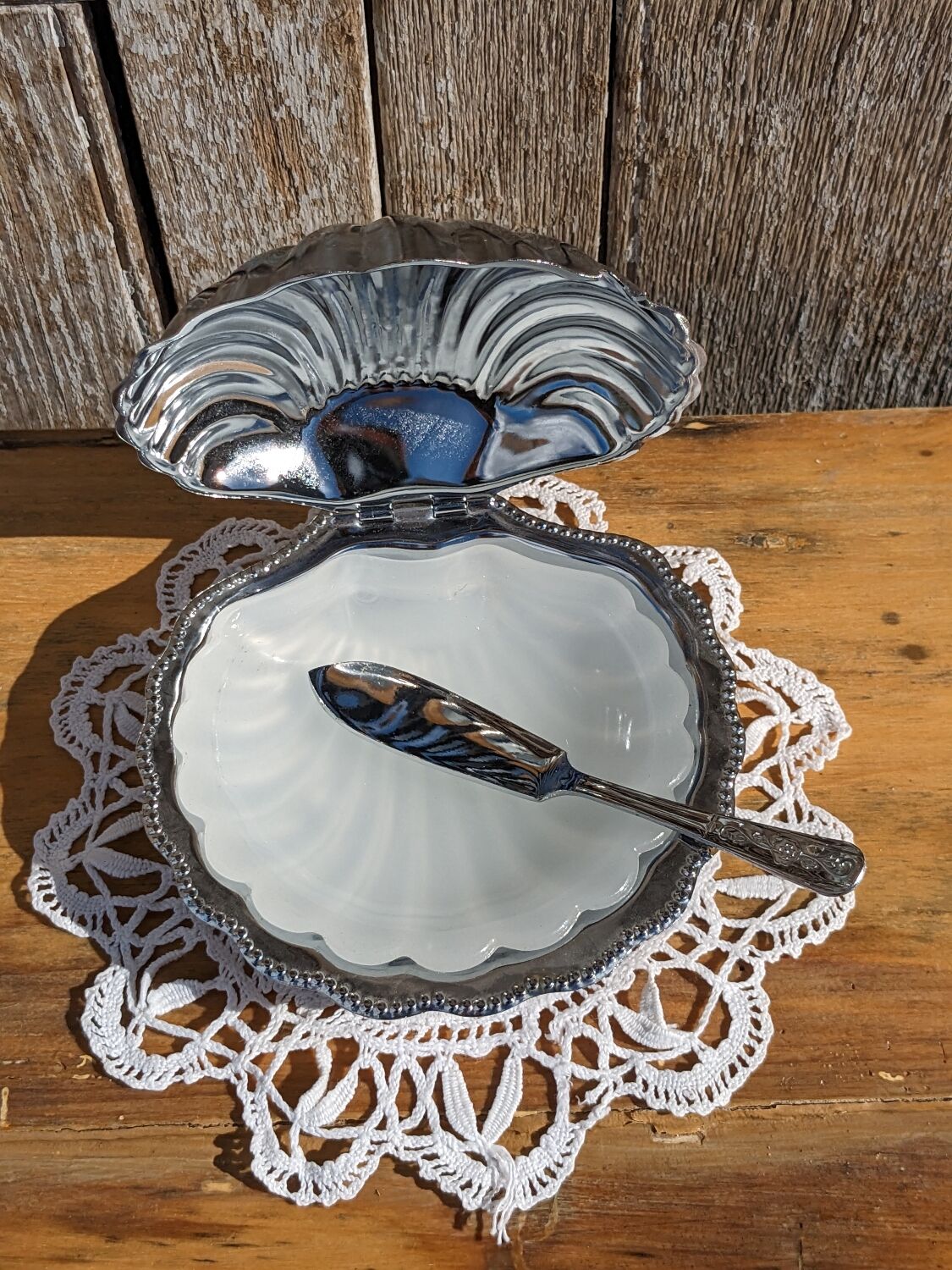 Vintage shell butter dish with your knife