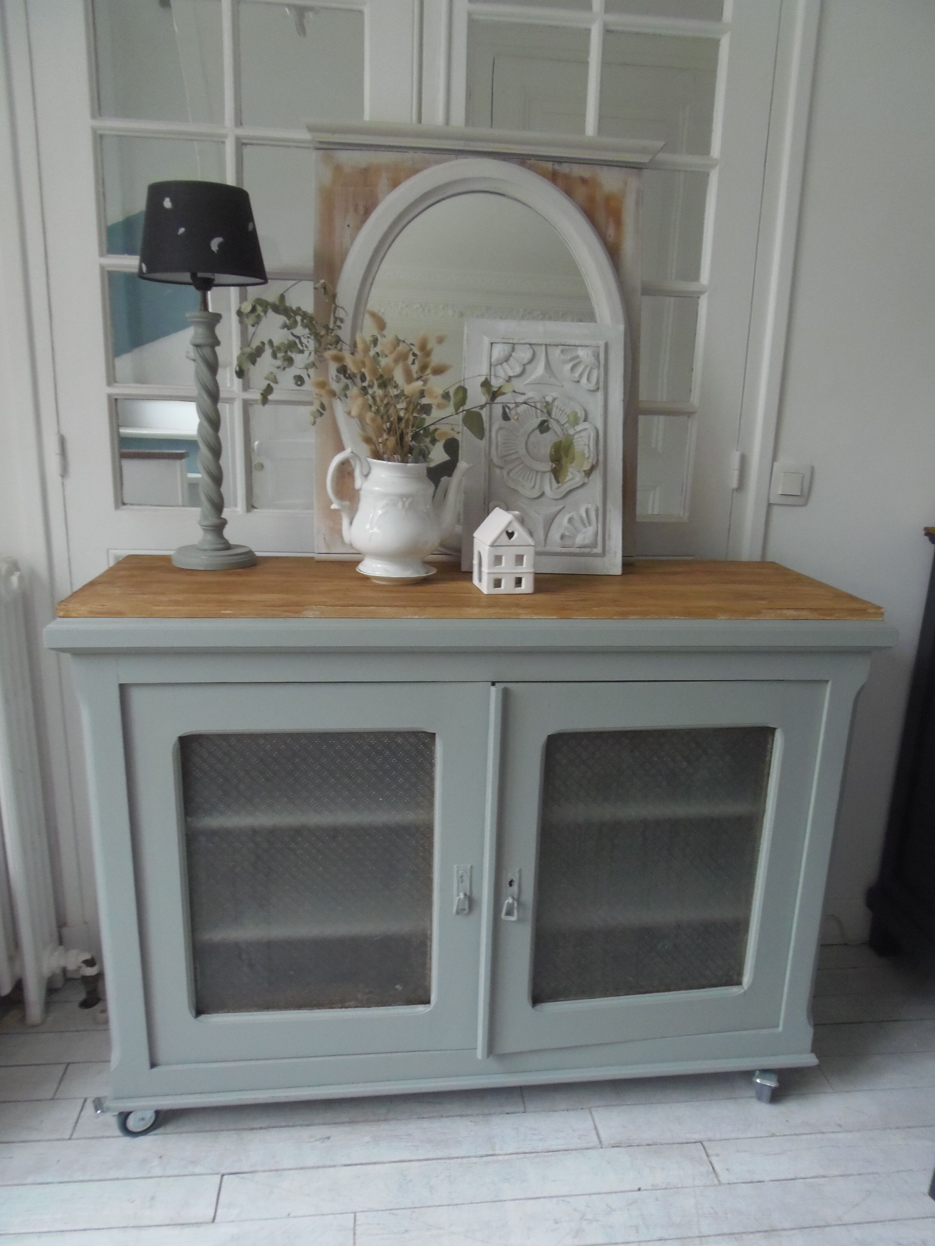 Vintage buffet on grey green wheels, 2 glass doors, wooden tray.