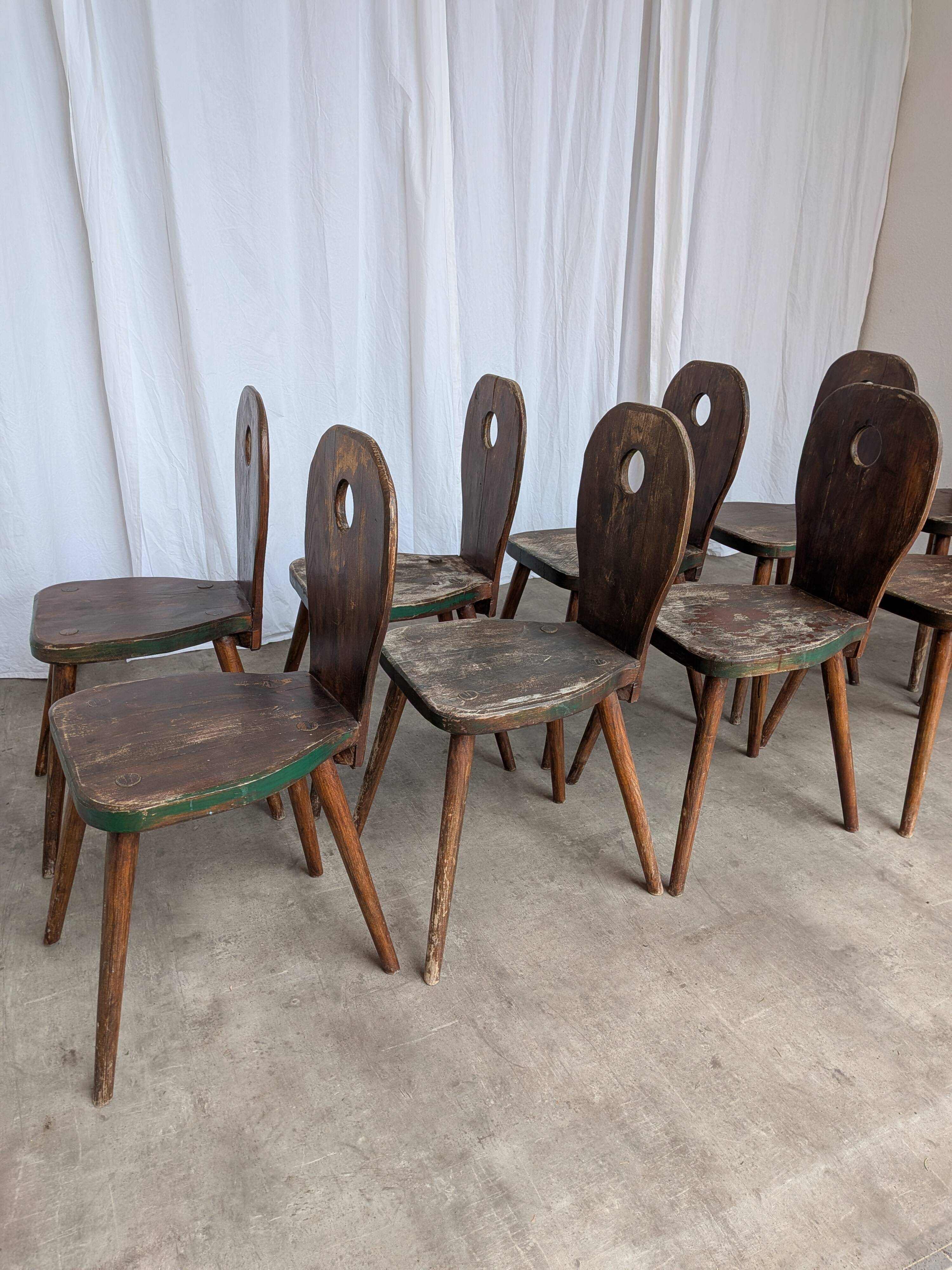 8 chaises brutalistes vintage en bois