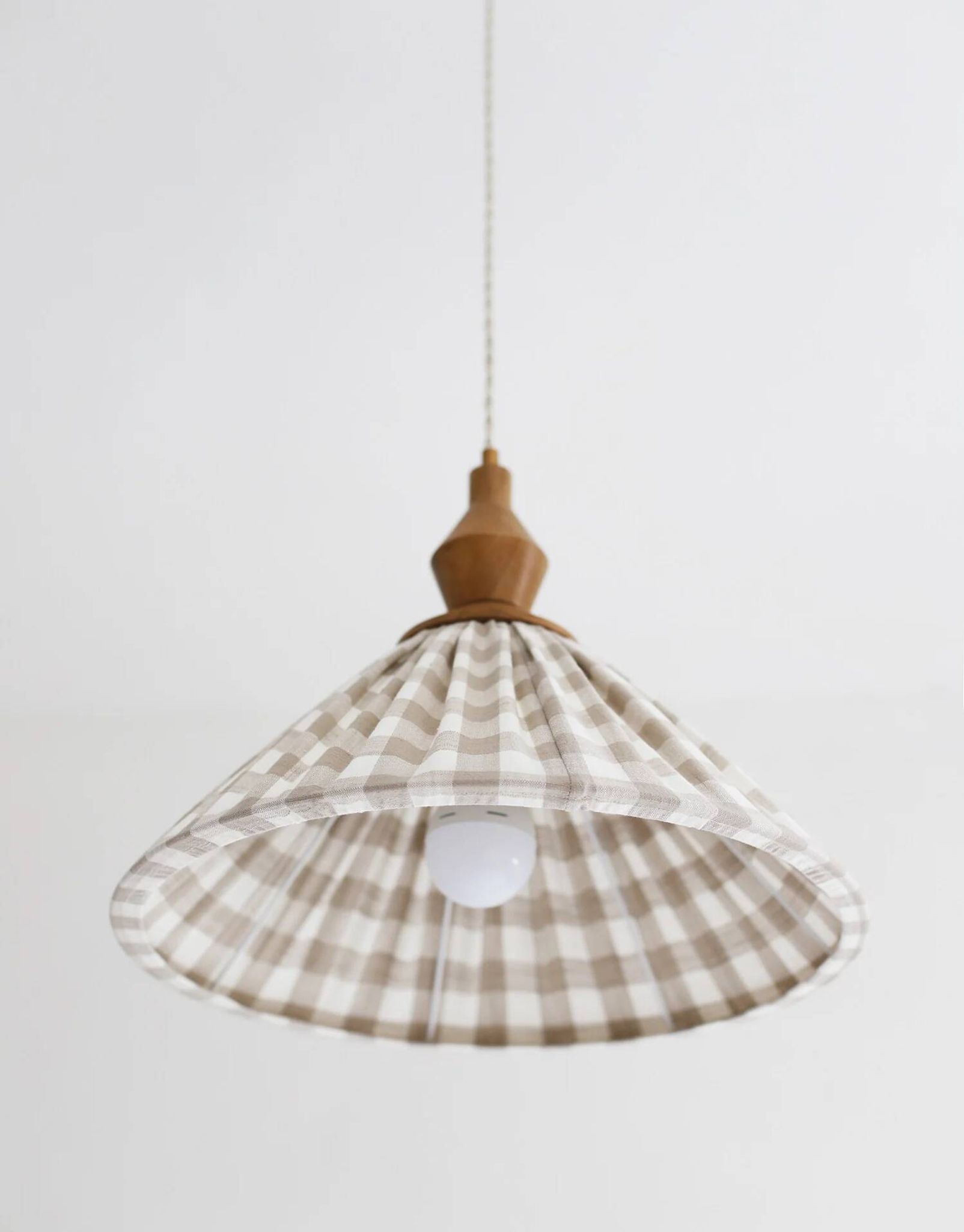 "Olga" pleated pendant light in beige checked fabric and turned wood finish