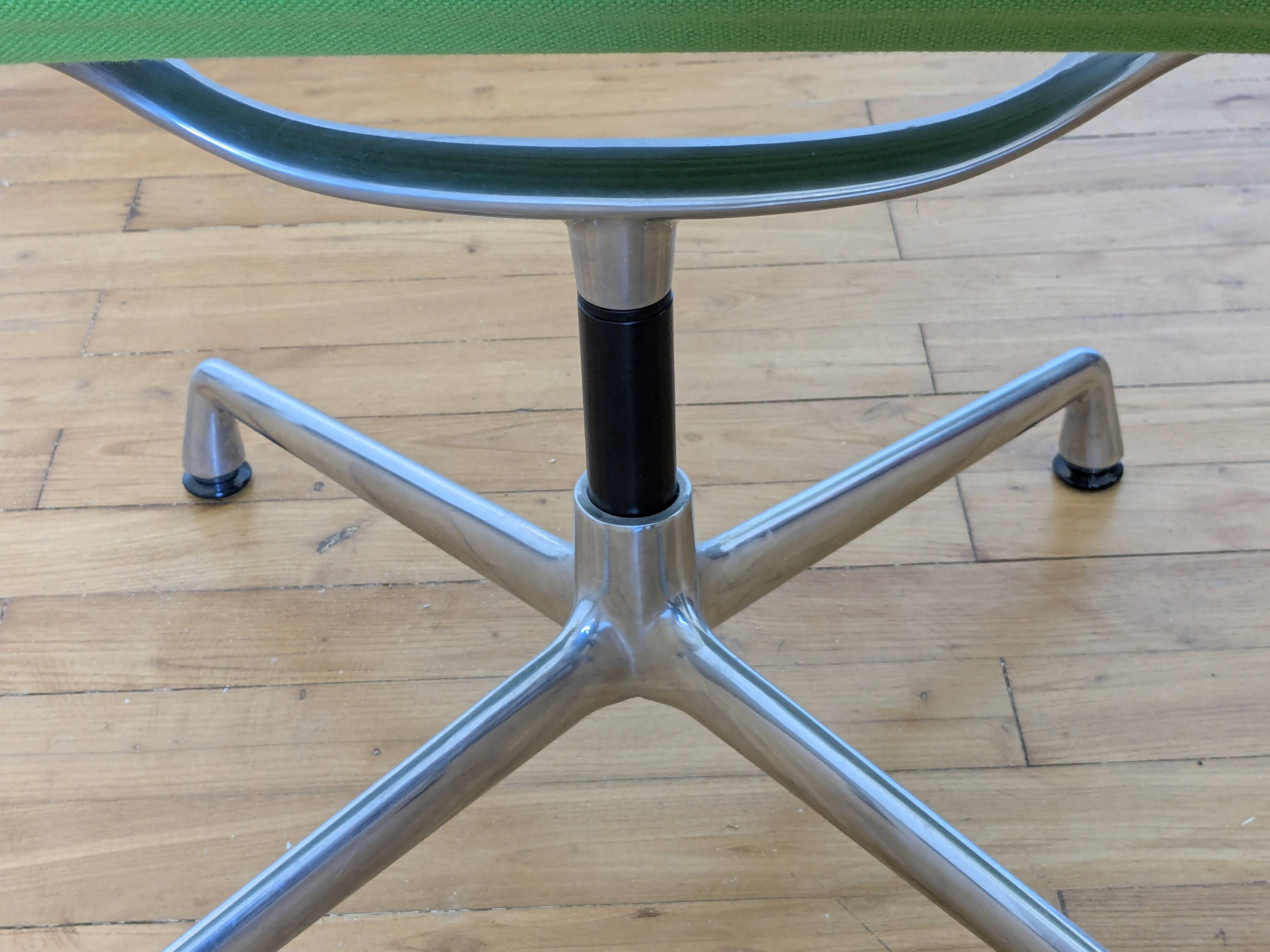 Charles Eames EA 107 swivel chair by Vitra - Green