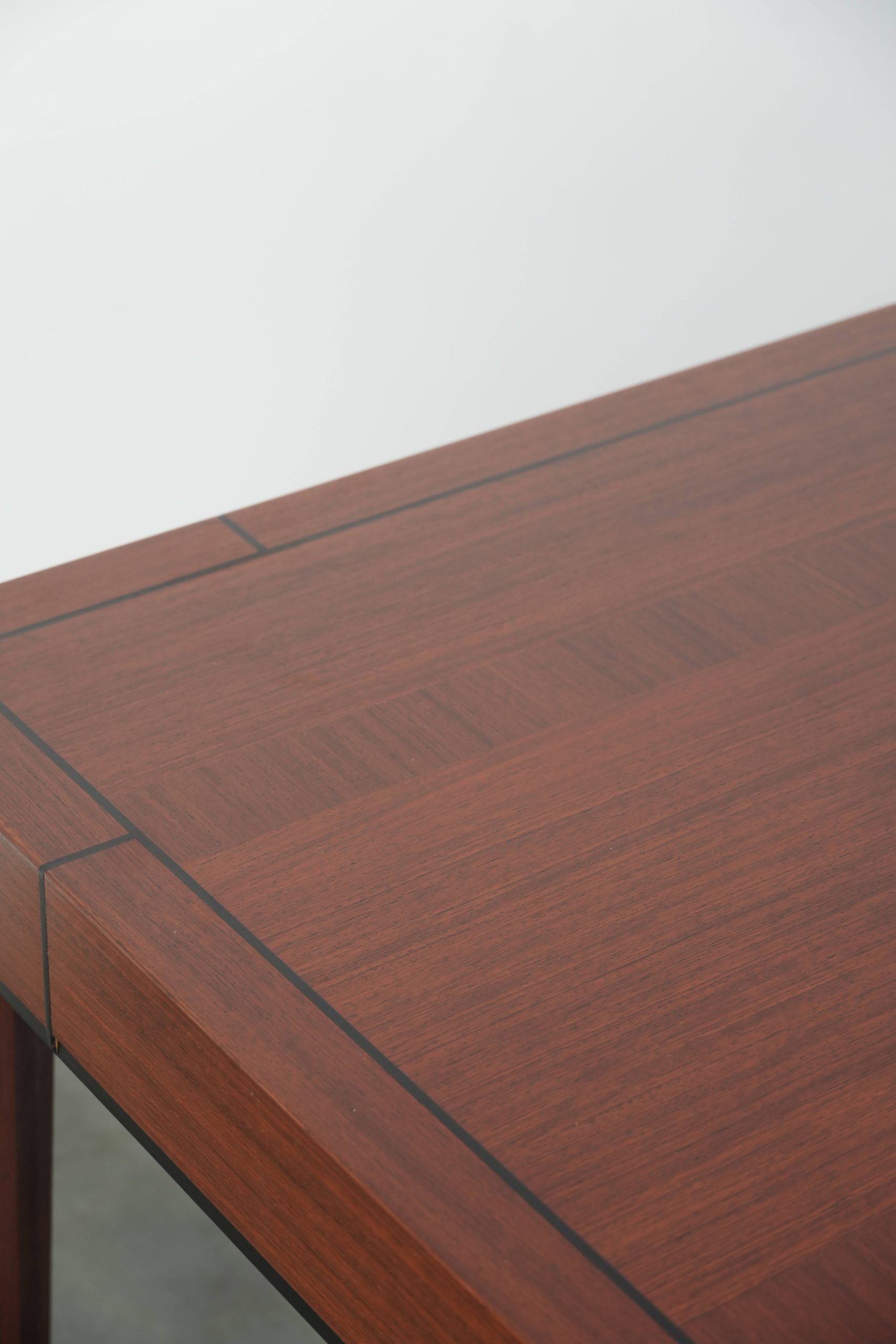 Spacious 6-person Art Deco design dining table with unique details