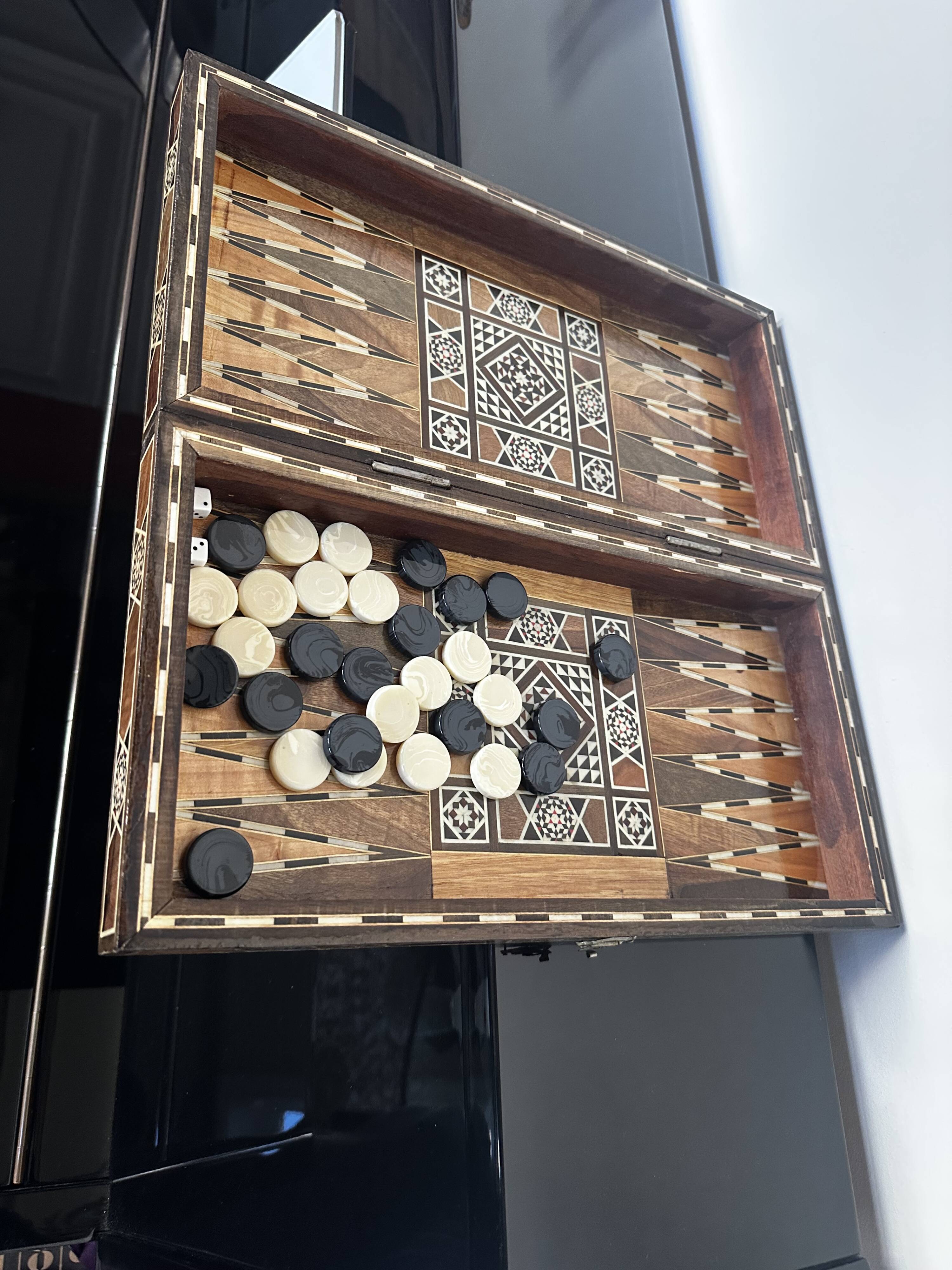 Jeu de Backgammon ancien en Bois Marqueté Syrien