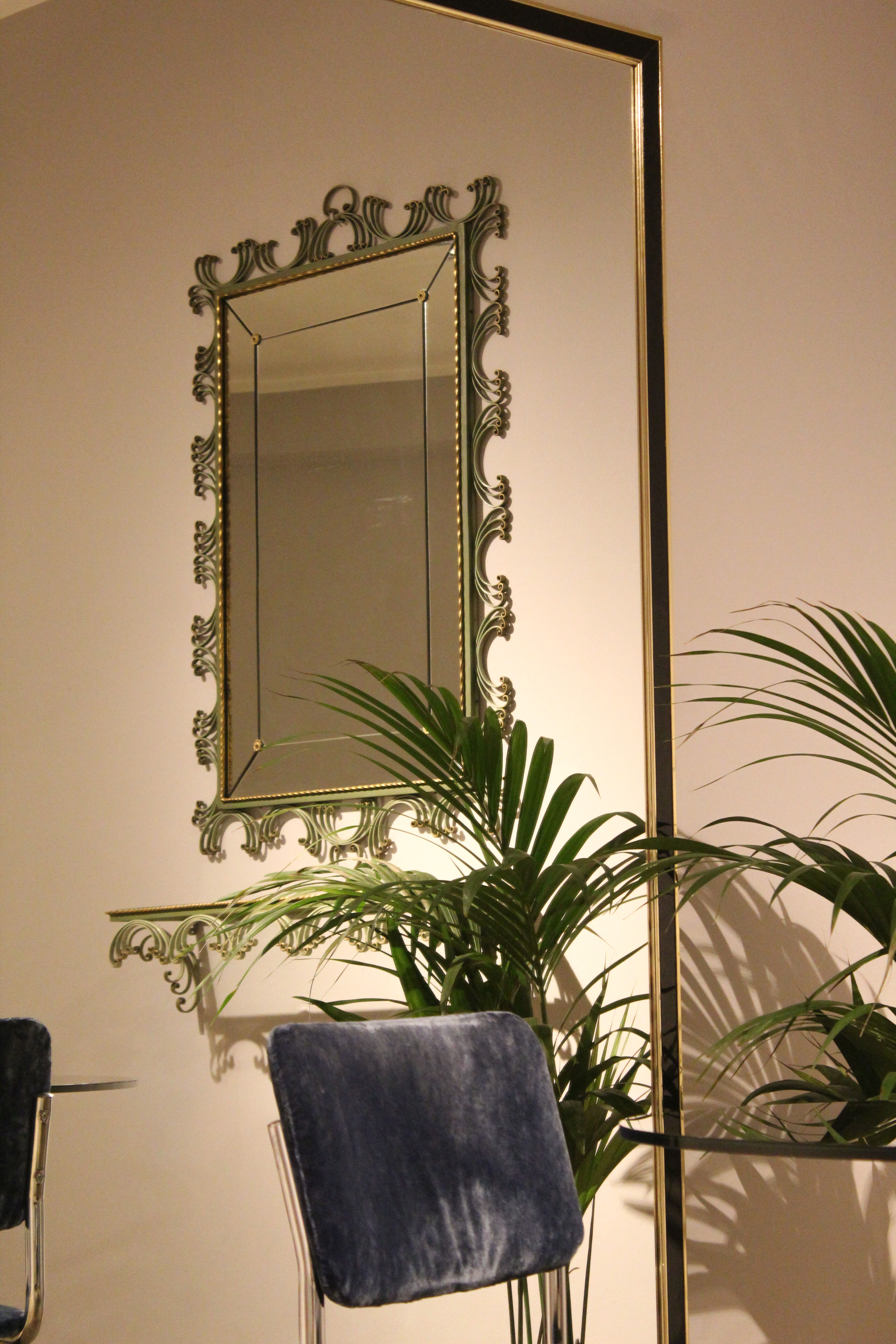 Miroir en plomb avec console en fer forgé laqué en vert pistache et or, Art Déco,
