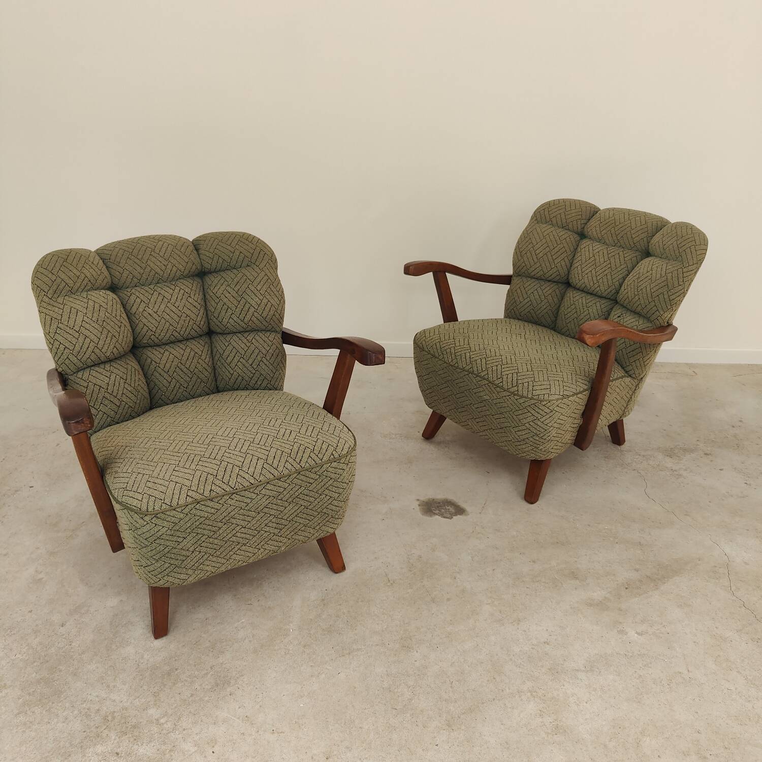 Paire de fauteuils Halabala vert par Druzba Bratislava B-609 année 59