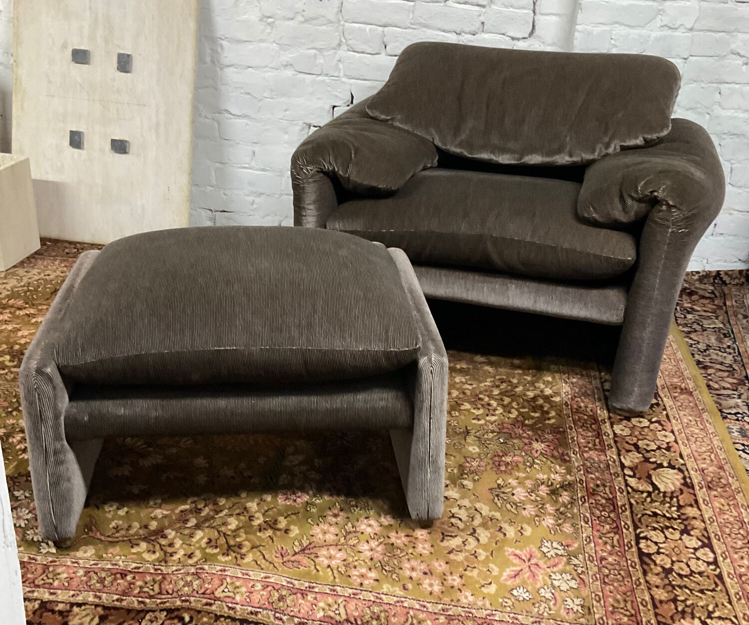 Maralunga armchair and Ottoman by Vico Magistretti 70s
