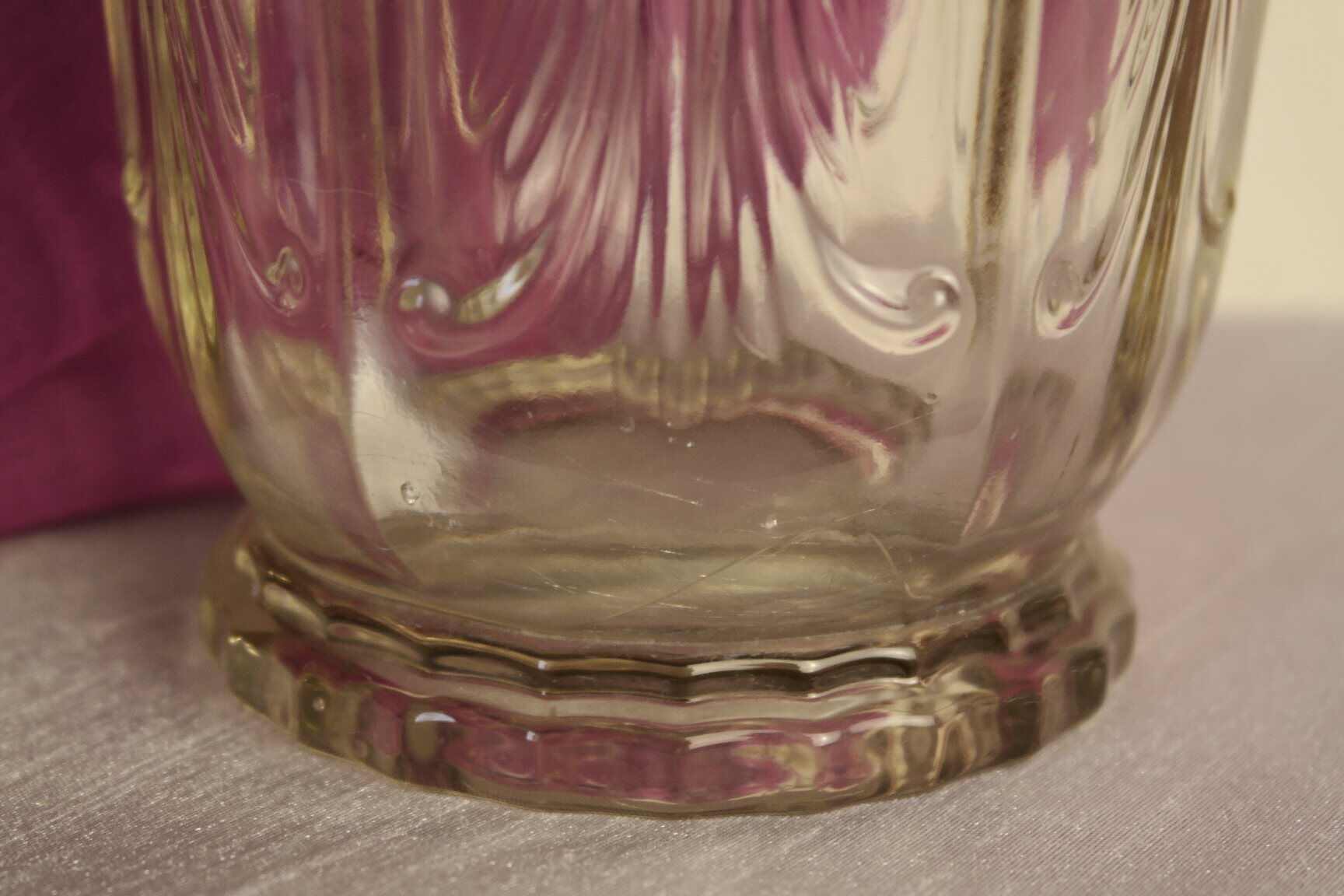 Vase with parakeets in art deco glass