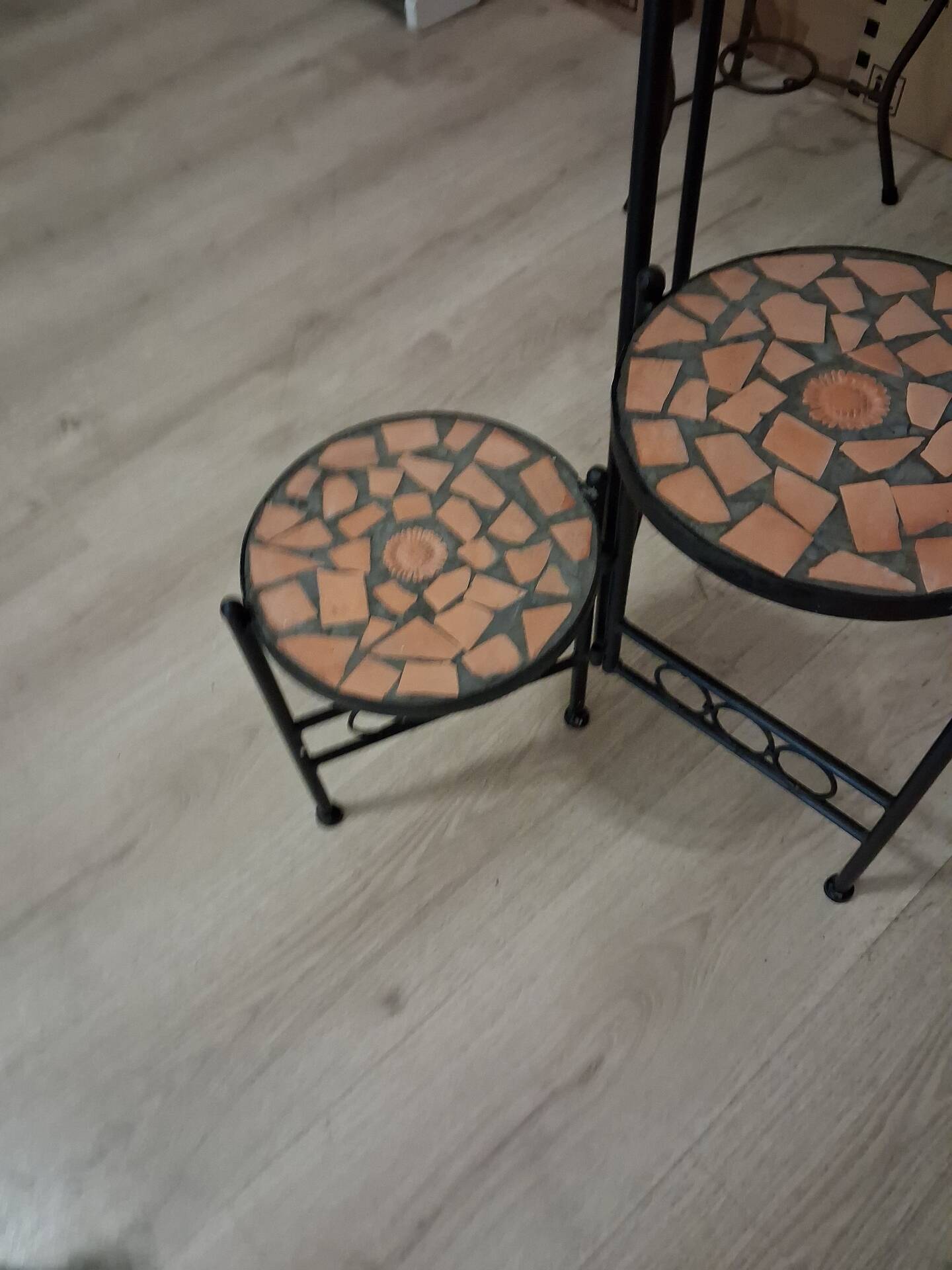 Corner plant stand