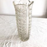 Vase in cut and chiseled glass vintage