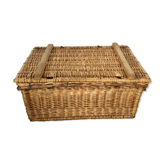 Rattan travel trunk number 83