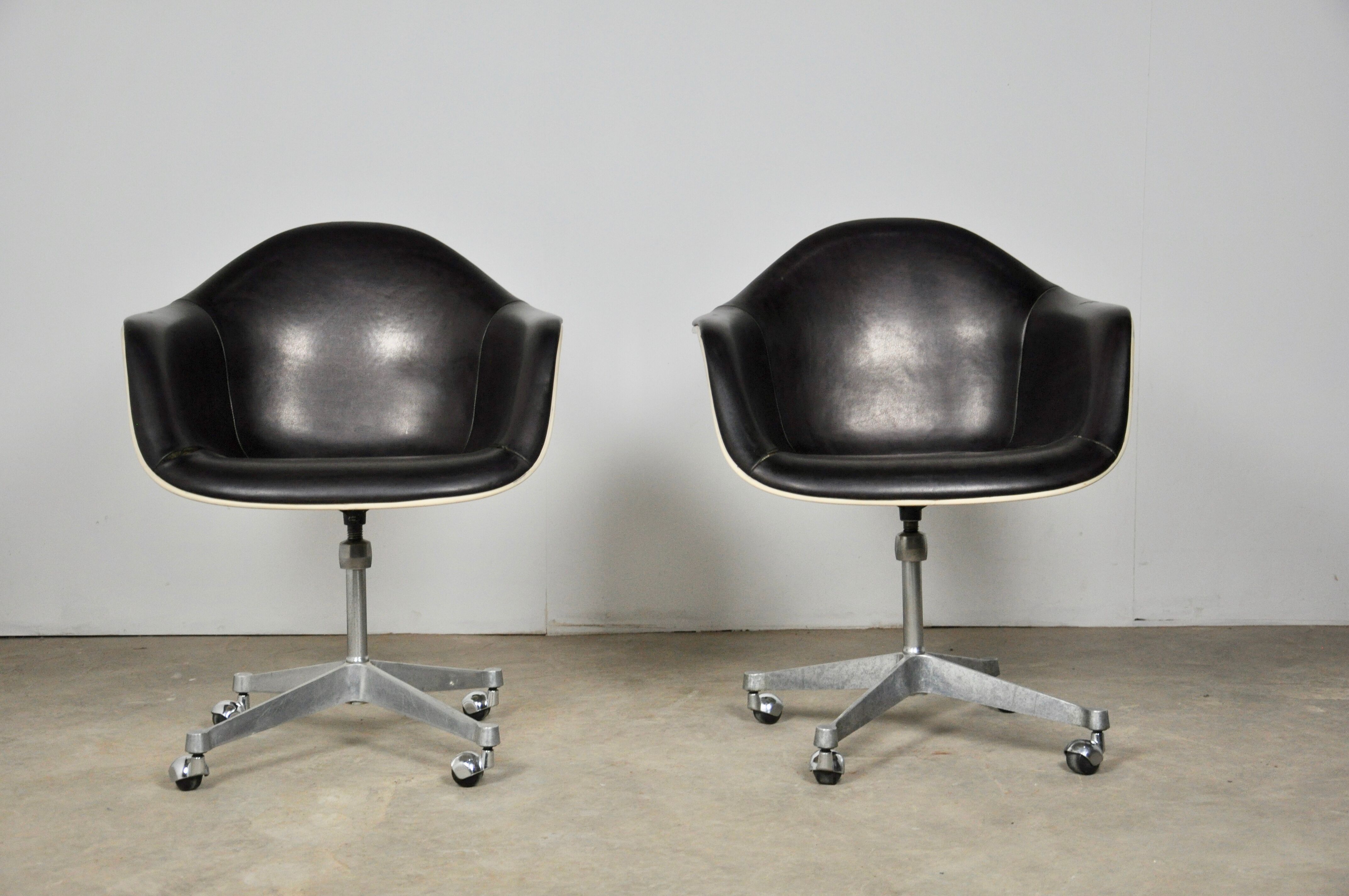 Paire de fauteuils par Charles Eames pour Herman Miller 1970