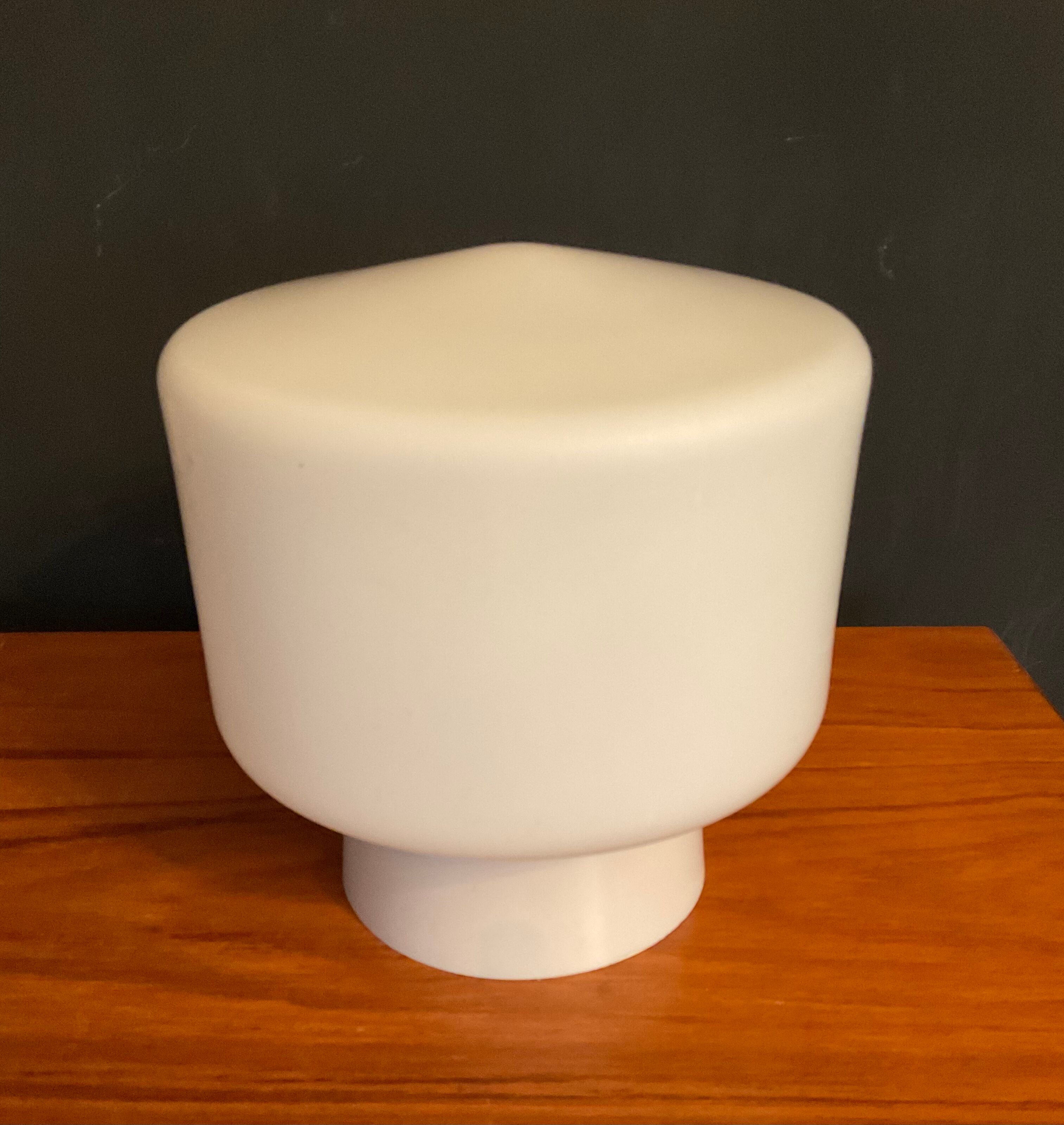 Mushroom lamp in opaline 60s