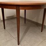 Scandinavian round teak dining table from the 60s extendable