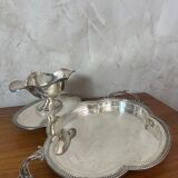 Presentation dish and its integrated sauceboat