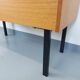Meuble de rangement / coffre sur pieds vintage en teck et métal noir des années 70