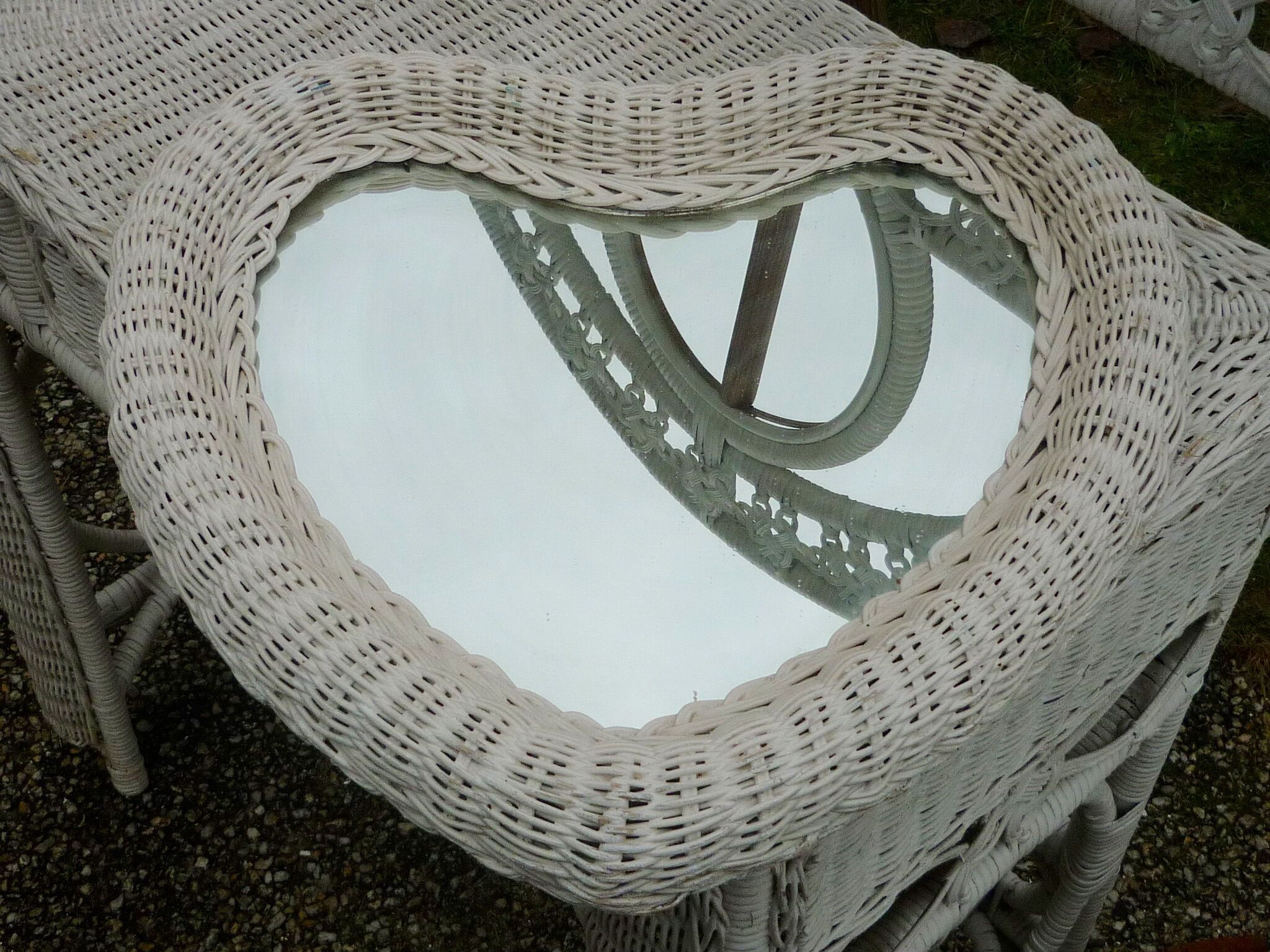Vintage white rattan heart mirror 60-70, 47cm